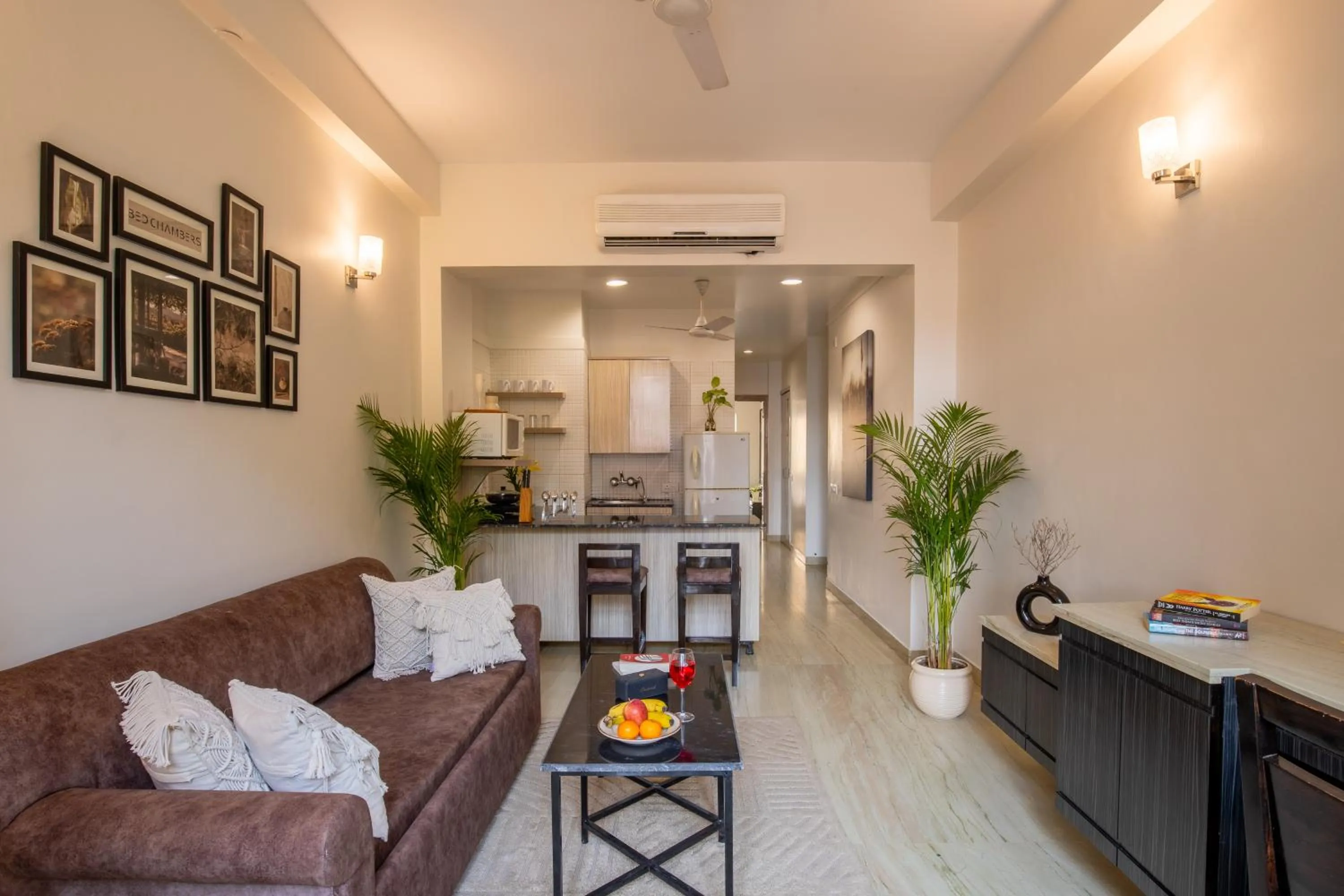 TV and multimedia in BedChambers Serviced Apartments, Sector 40