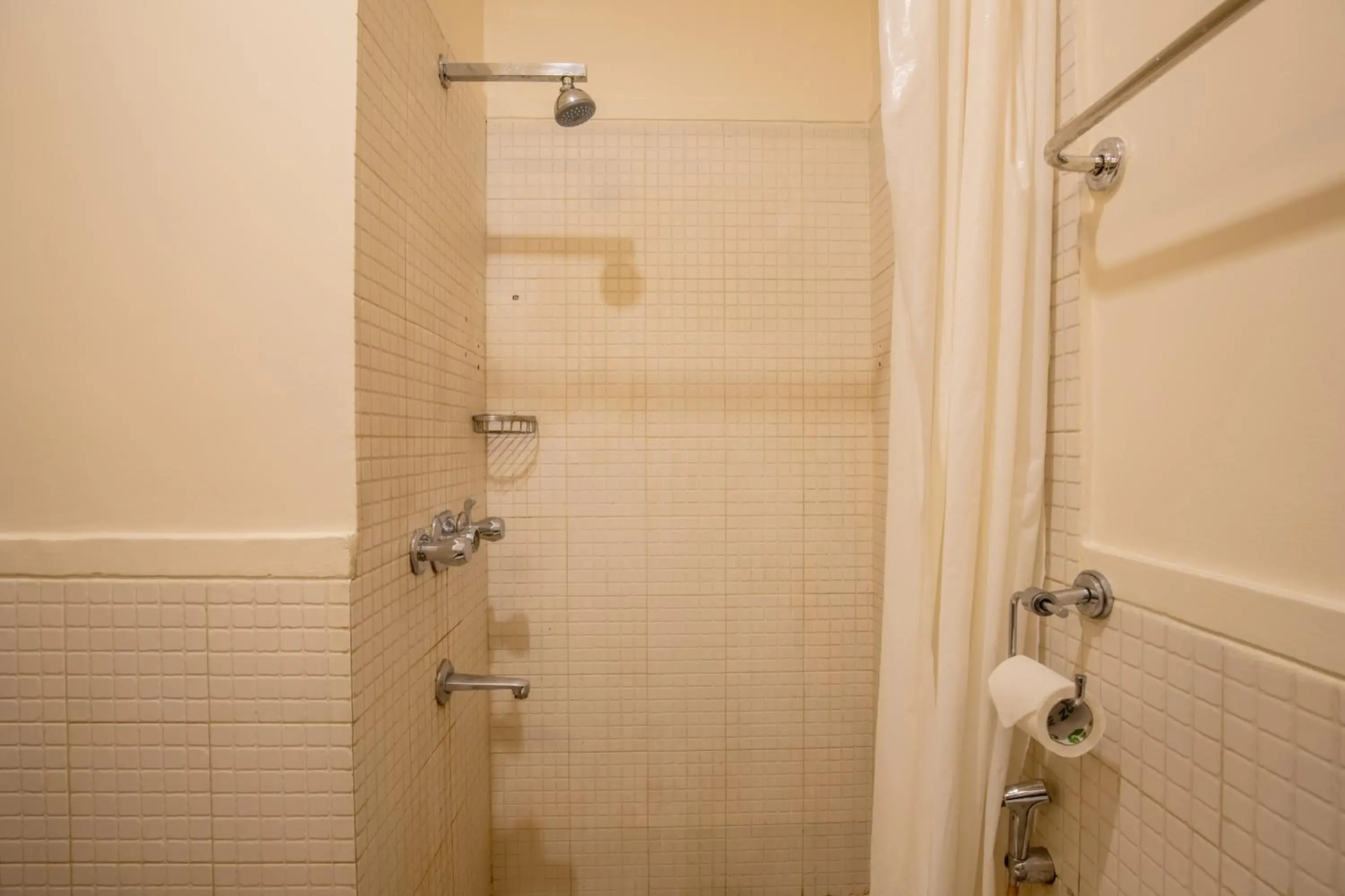 Shower in BedChambers Serviced Apartments, Sector 40 Shower in BedChambers Serviced Apartments, Sector 40