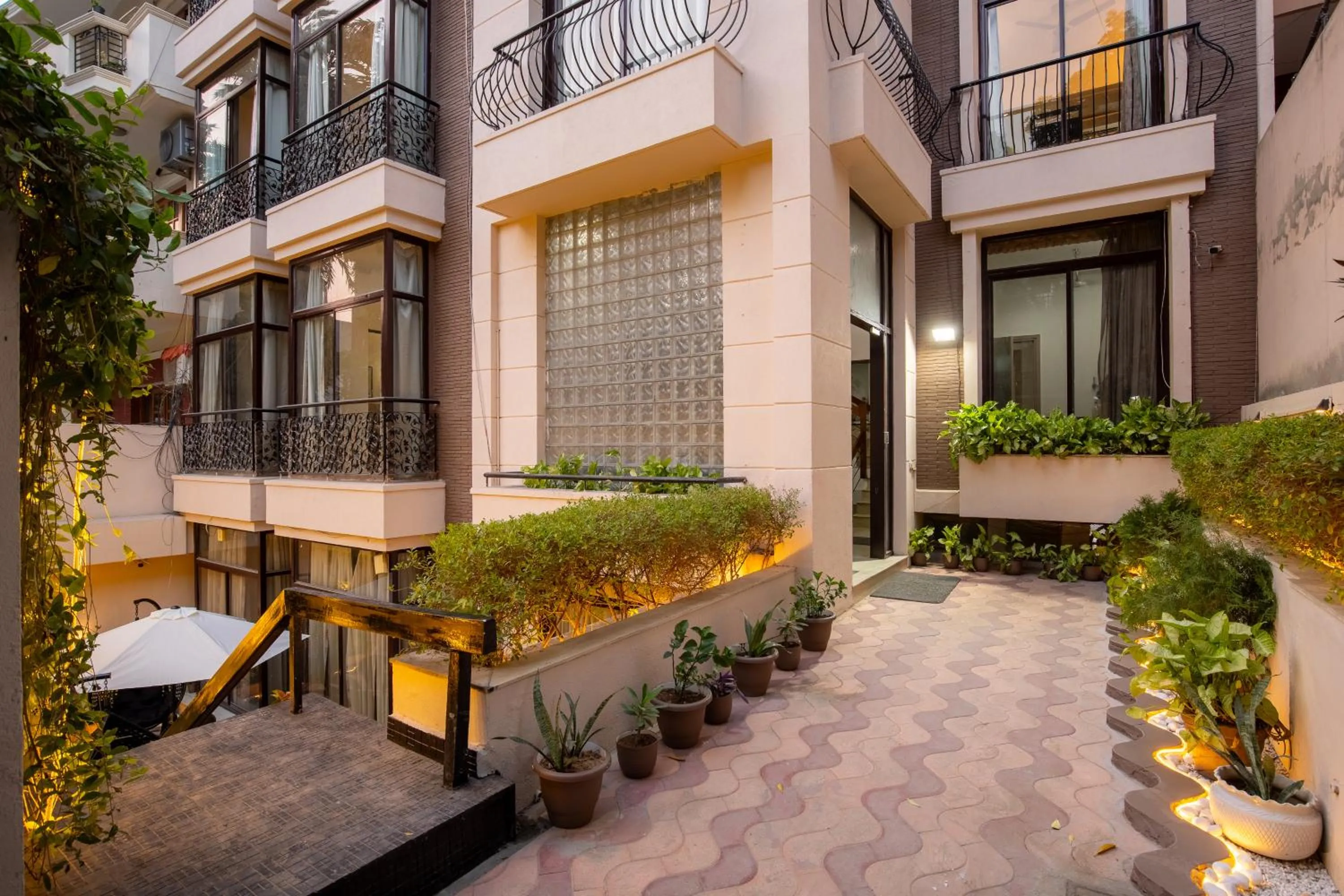 Day in BedChambers Serviced Apartments, Sector 40