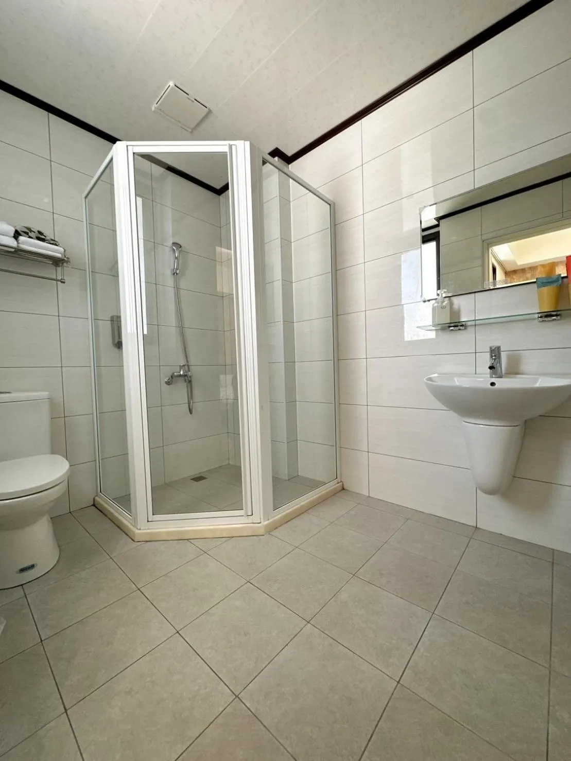 Shower in 9 Tan Yuan Homestay