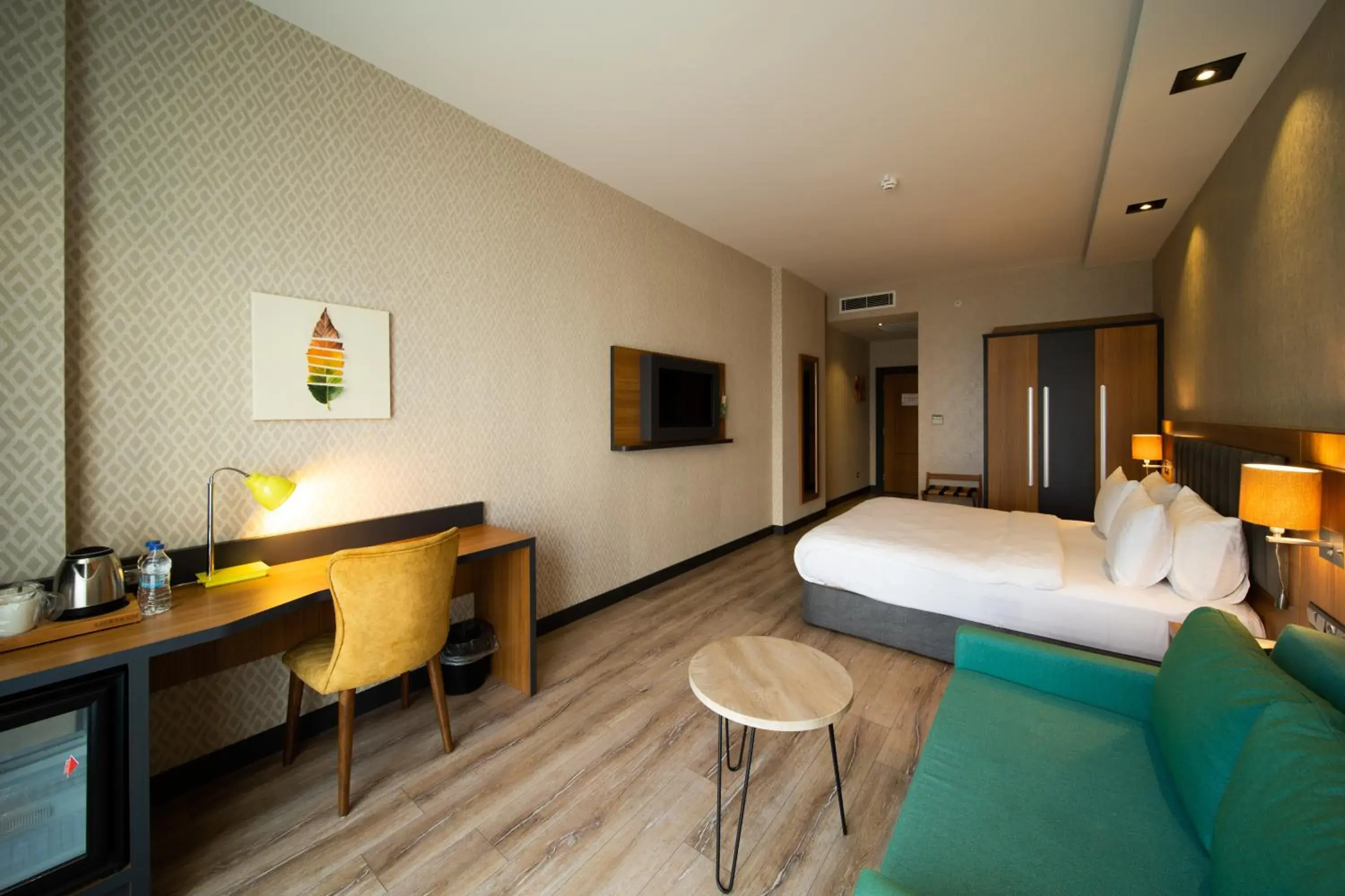 Seating area, Bed in Holiday Inn - Trabzon-East by IHG Seating area, Bed in Holiday Inn - Trabzon-East by IHG