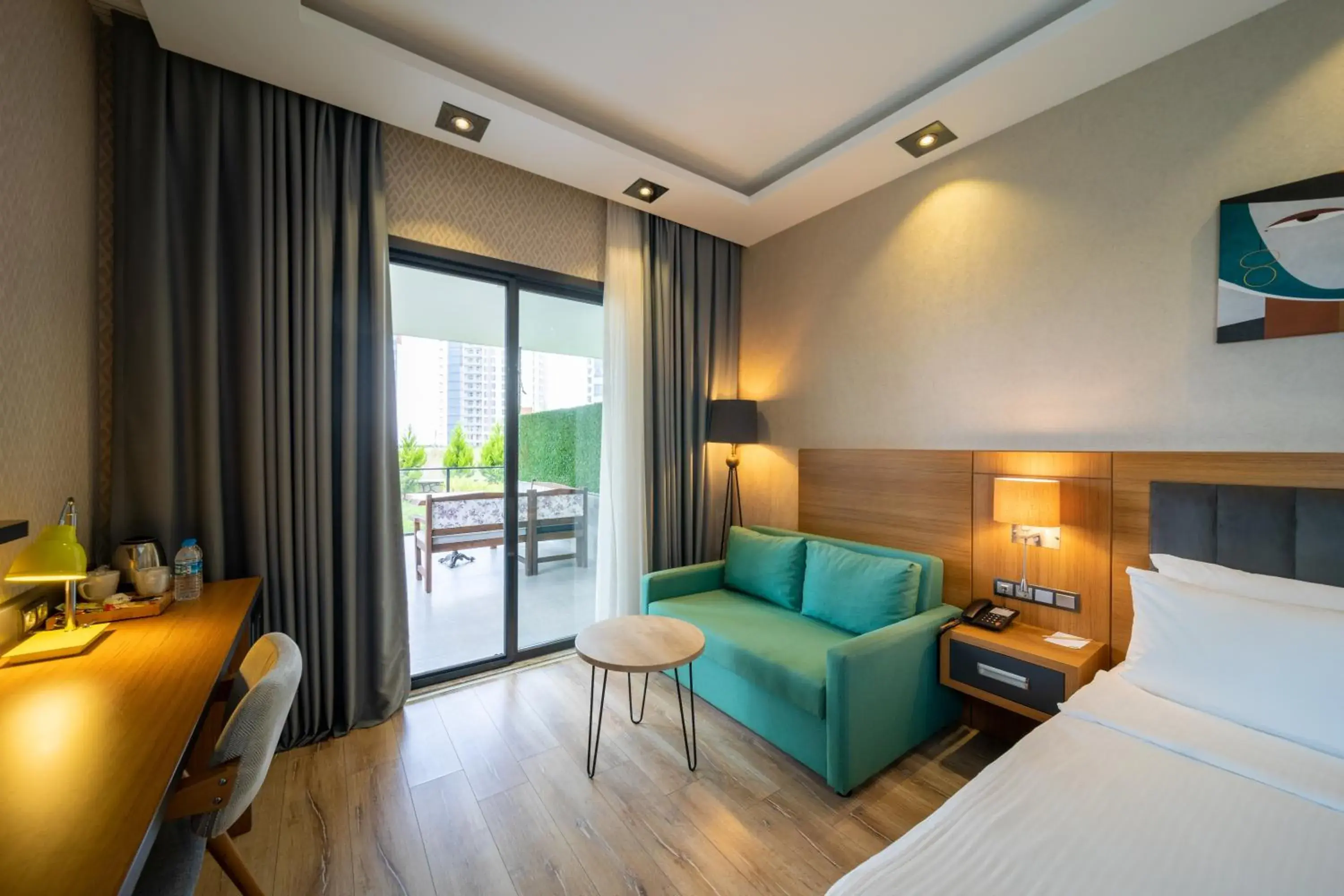 Standard King Room with Sofa Bed and Balcony - Smoking in Holiday Inn - Trabzon-East by IHG Standard King Room with Sofa Bed and Balcony - Smoking in Holiday Inn - Trabzon-East by IHG