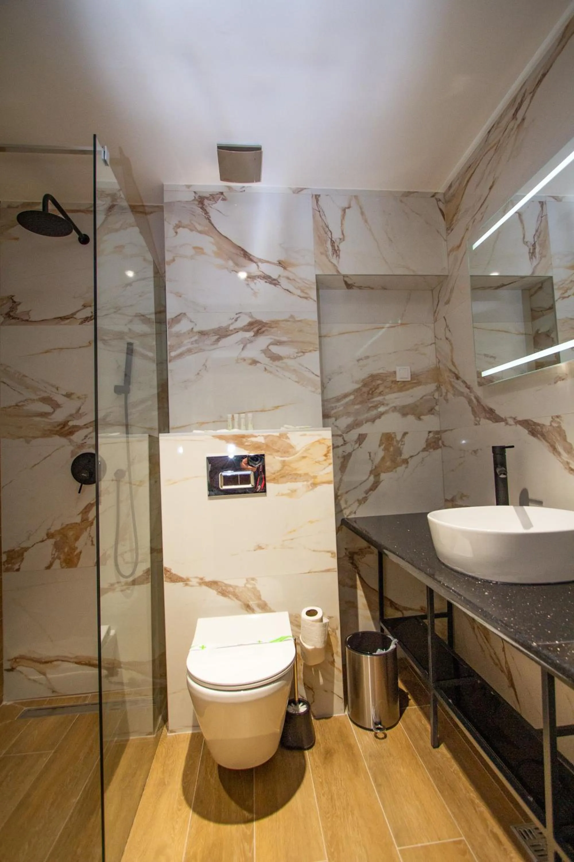 Shower in Hotel Grand