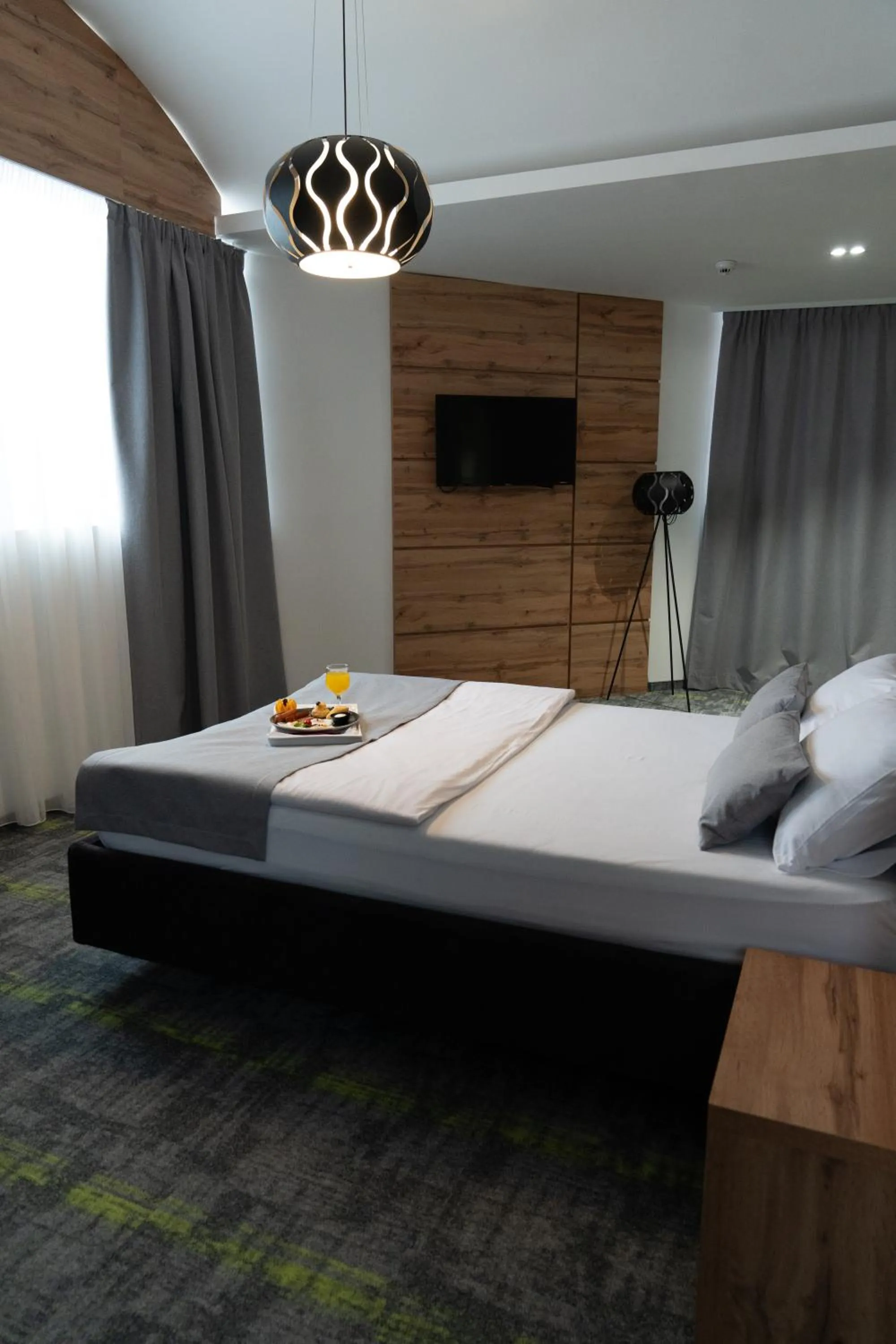 Food and drinks, Bed in Hotel Grand