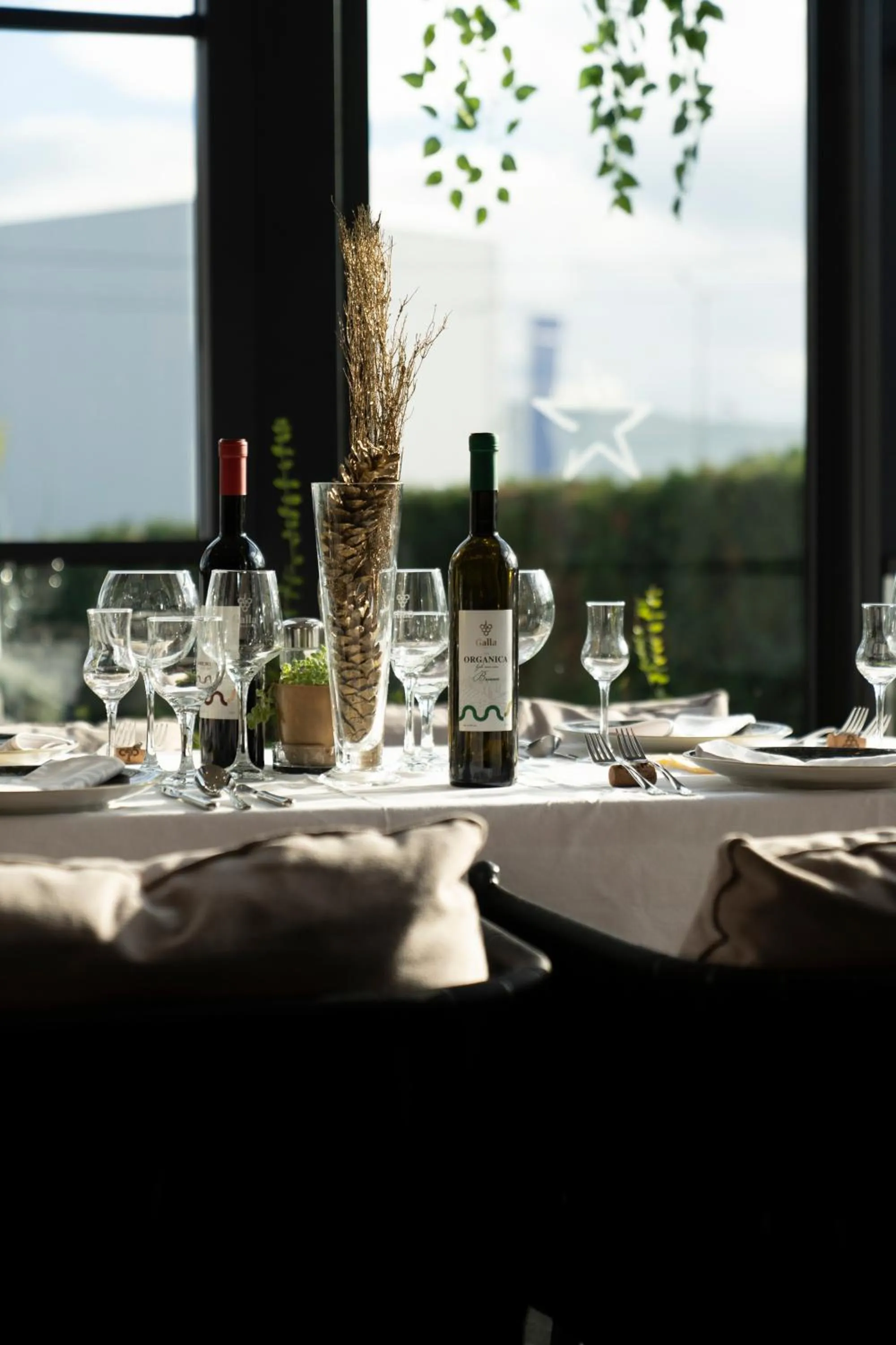 Restaurant/places to eat in Hotel Grand