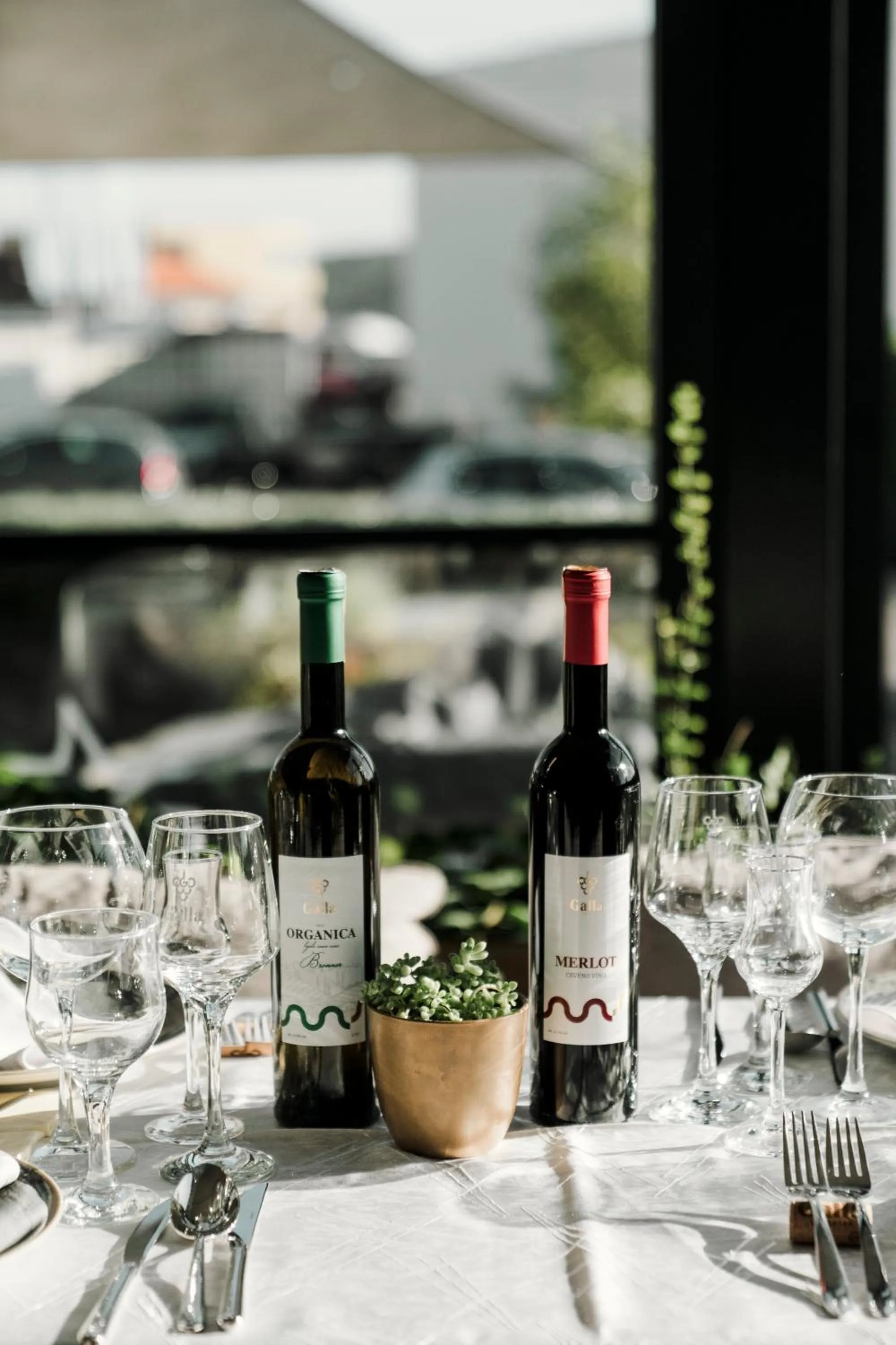 Restaurant/places to eat in Hotel Grand