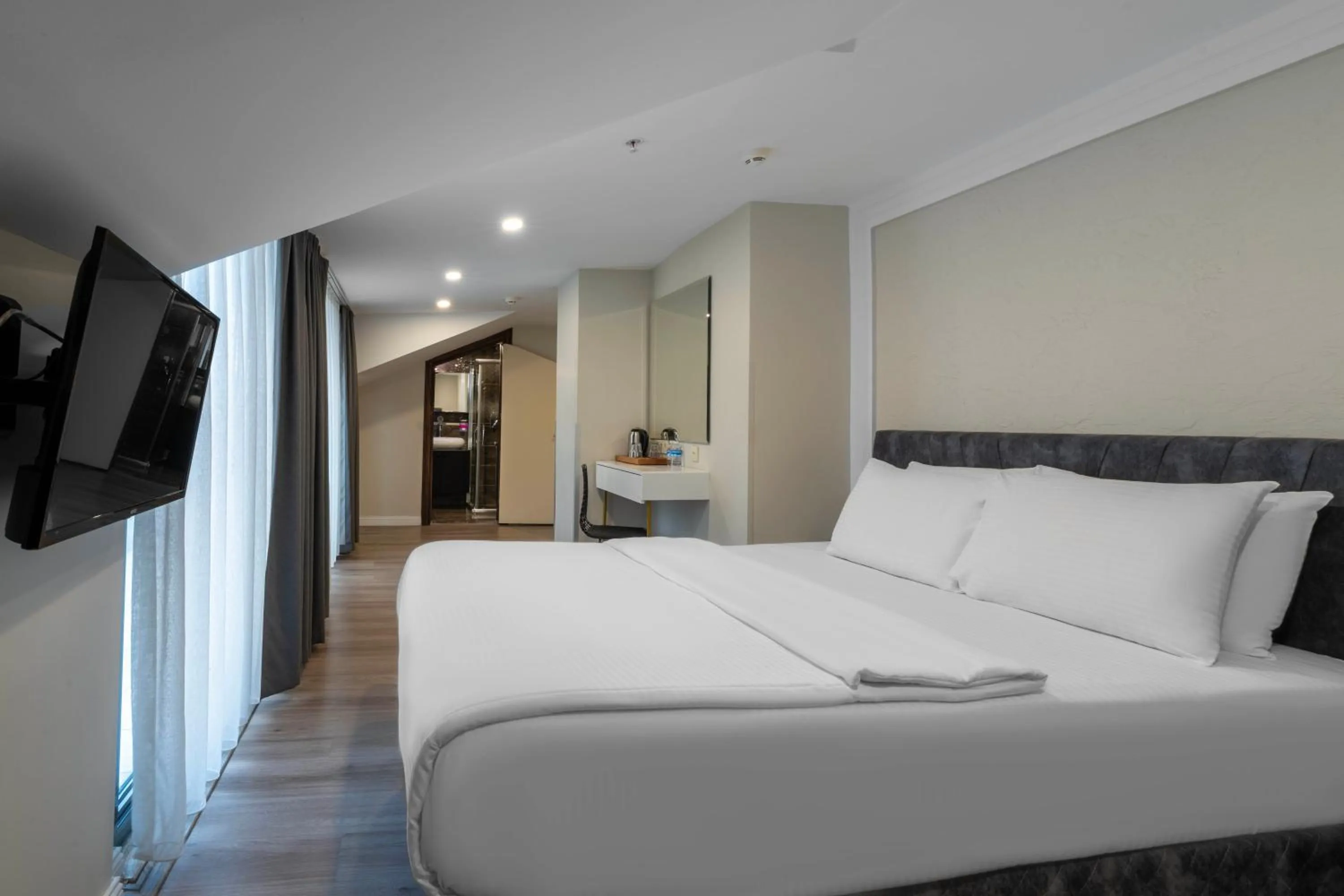 Photo of the whole room, Bed in Actuel Life Hotels - Special Class