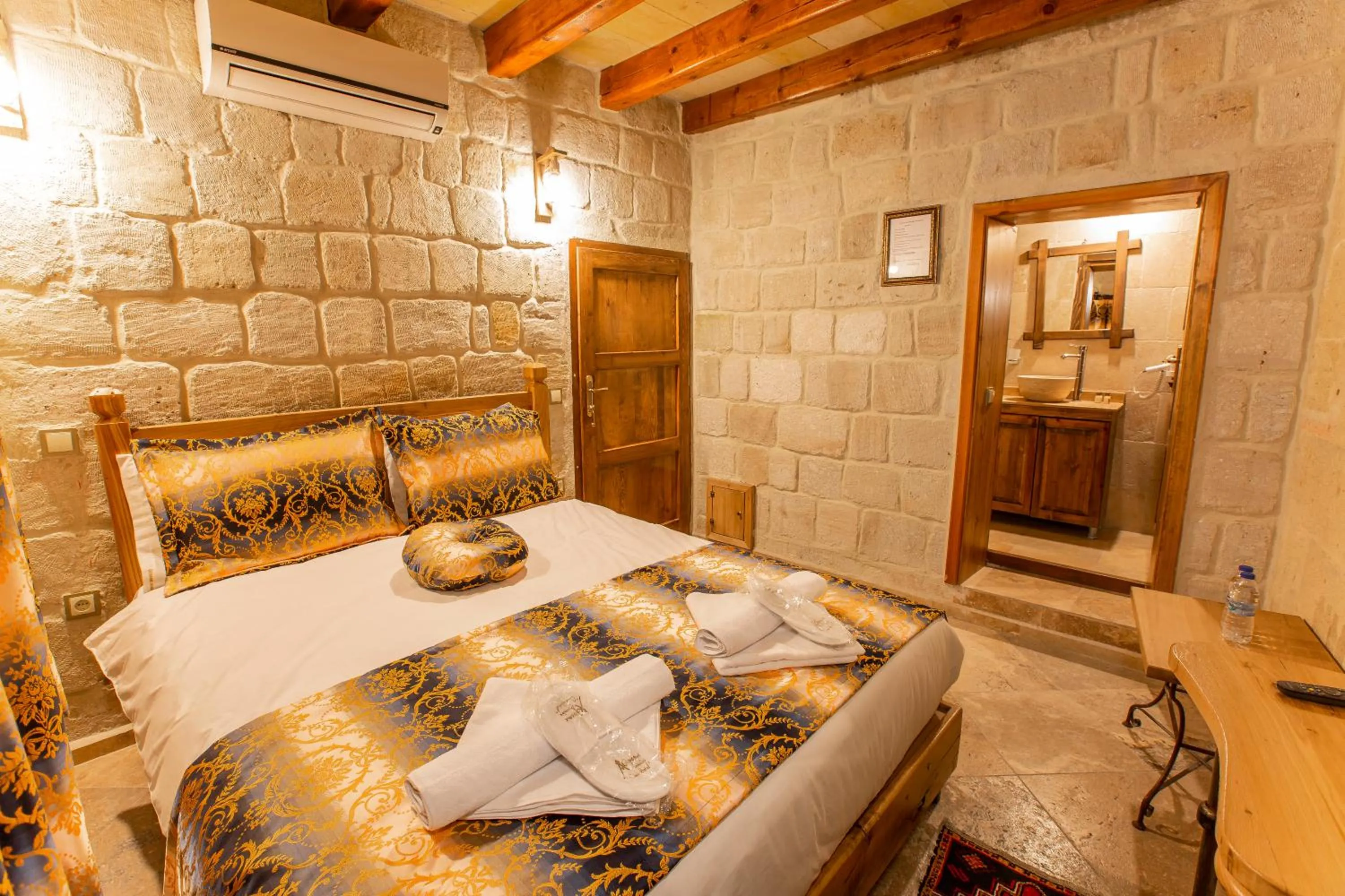Photo of the whole room, Bed in Goreme Mansion
