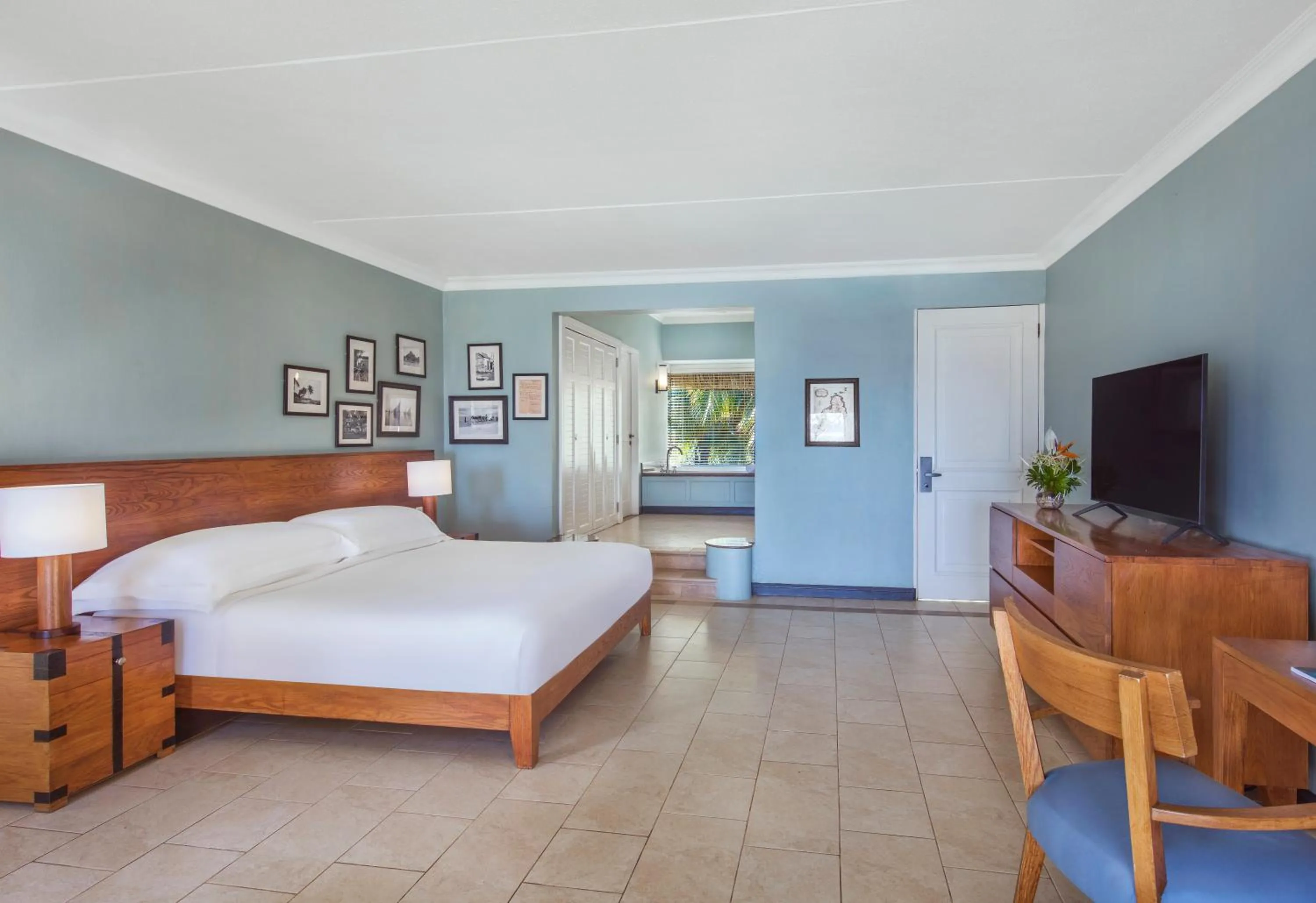 Bedroom, Bed in Outrigger Mauritius Beach Resort