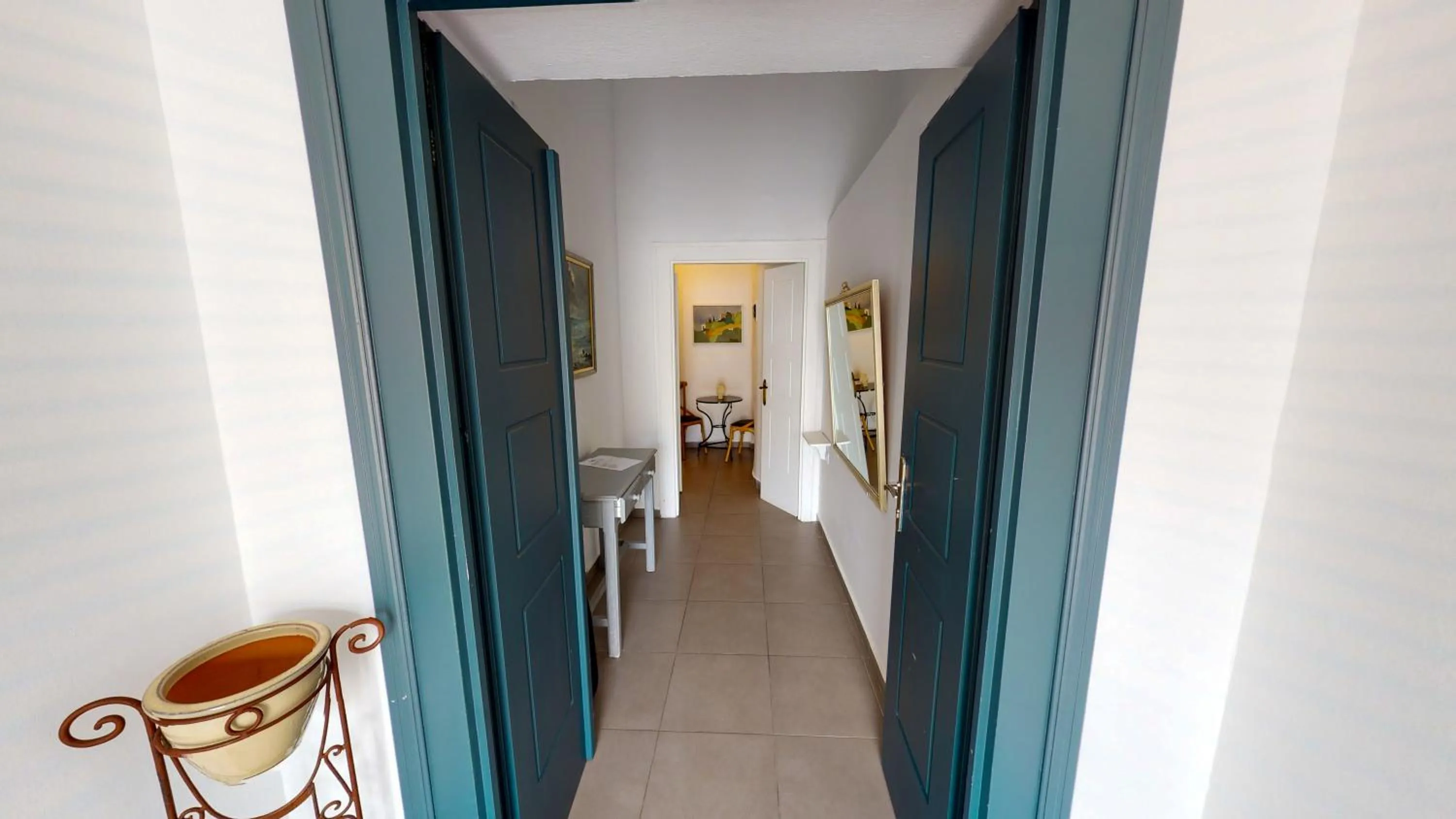 Facade/entrance in NEOKLASSIKO KOUKOULI