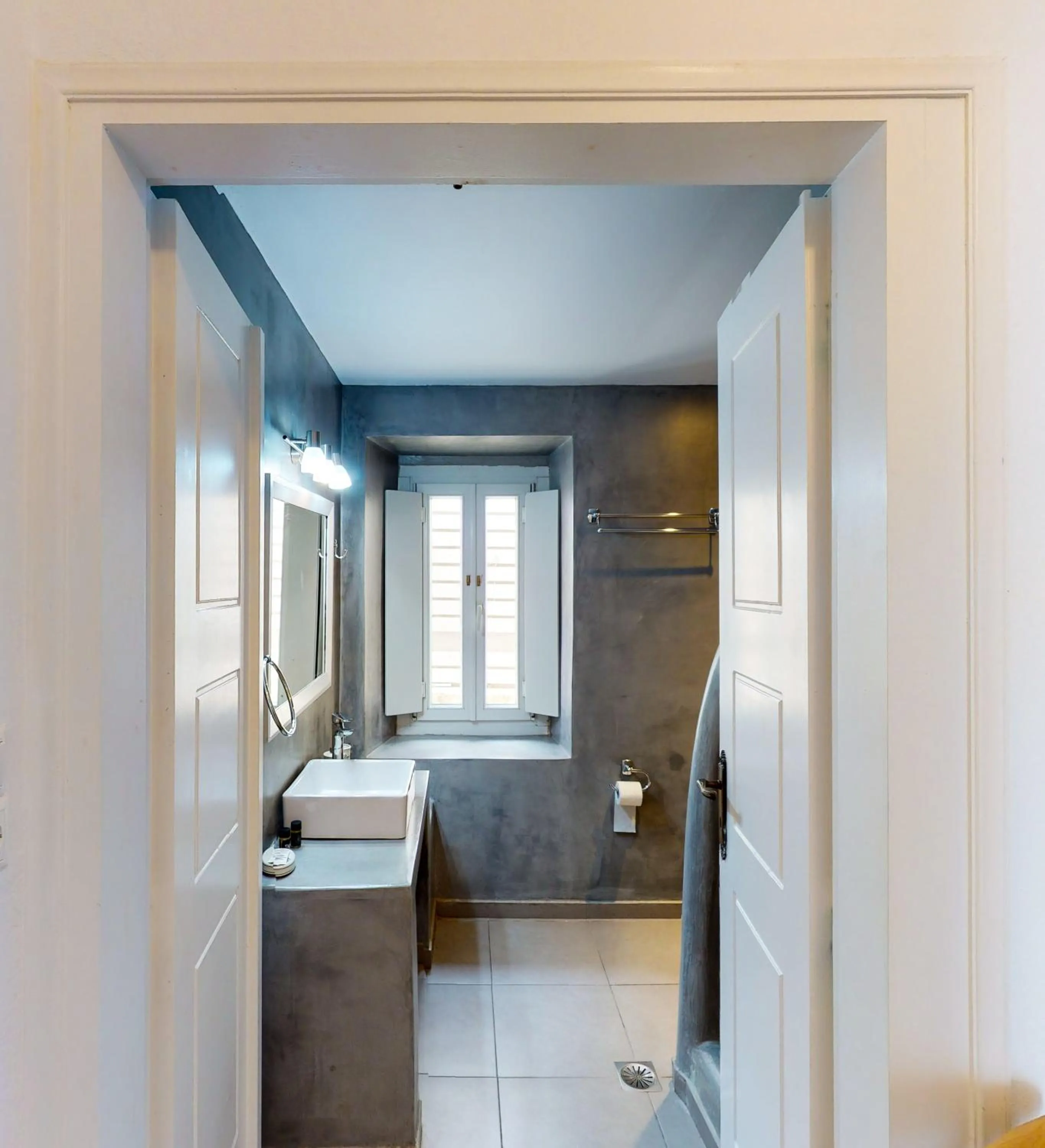 Bathroom in NEOKLASSIKO KOUKOULI