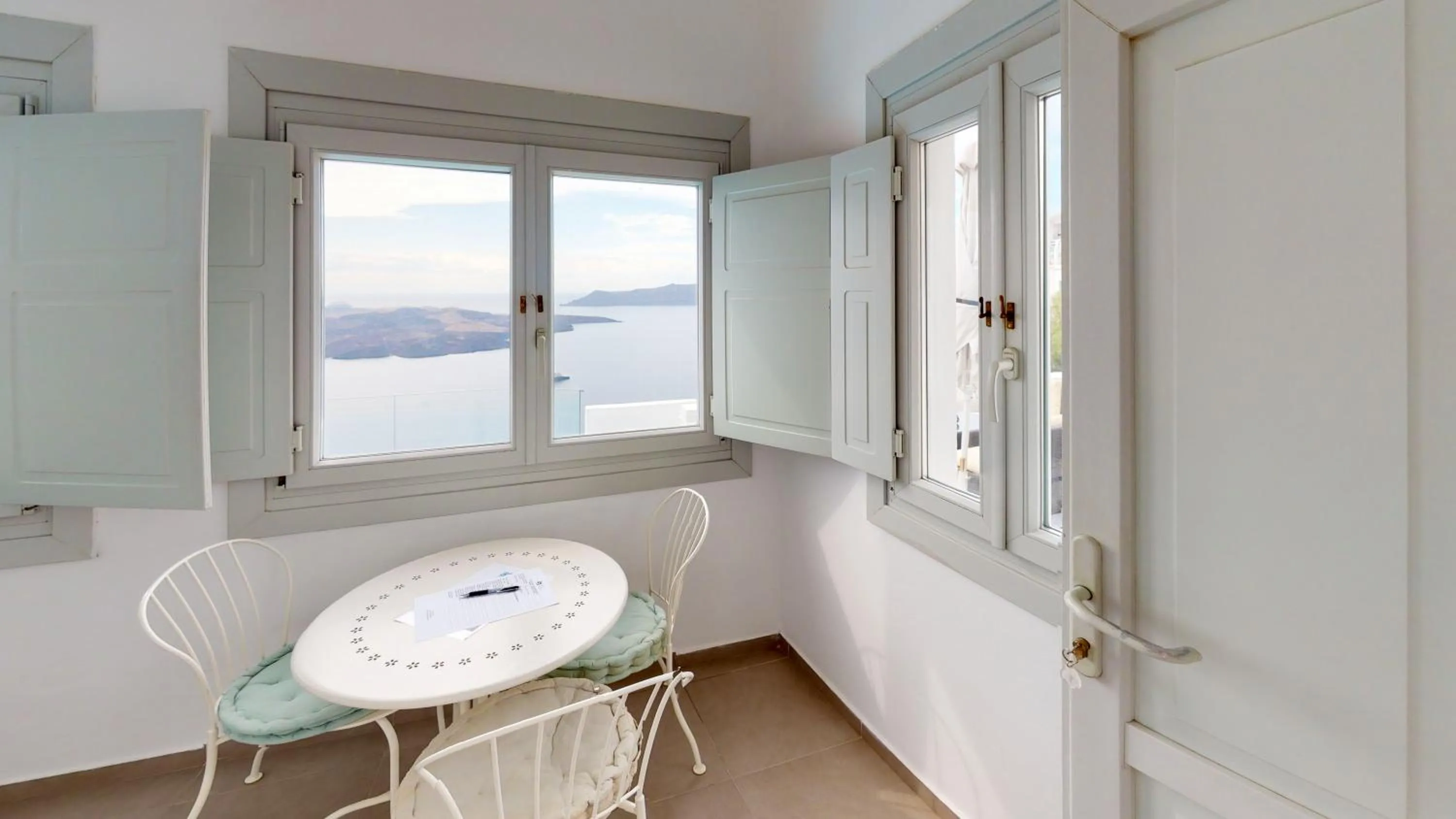 Seating area in NEOKLASSIKO KOUKOULI