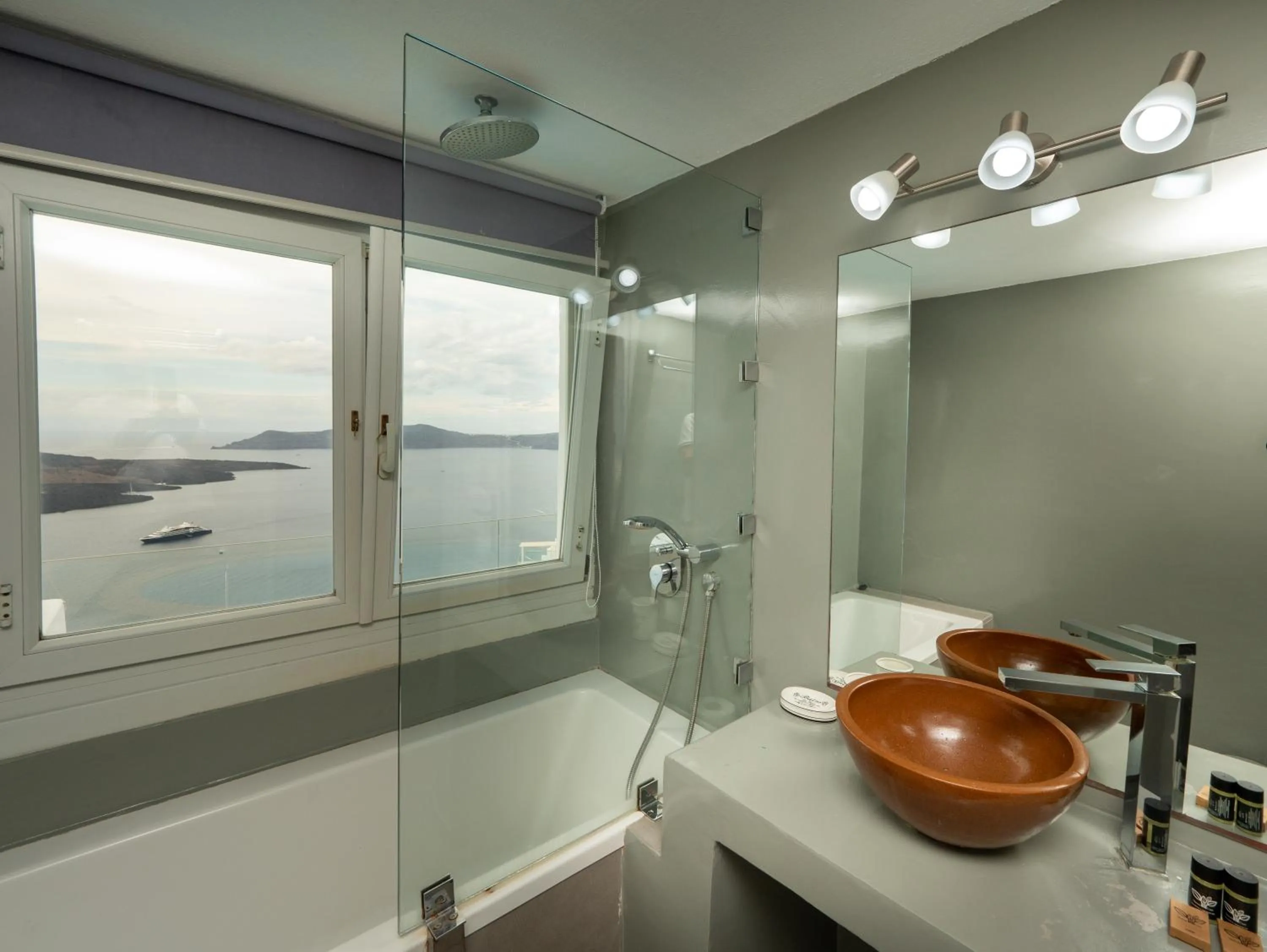 Bathroom in NEOKLASSIKO KOUKOULI