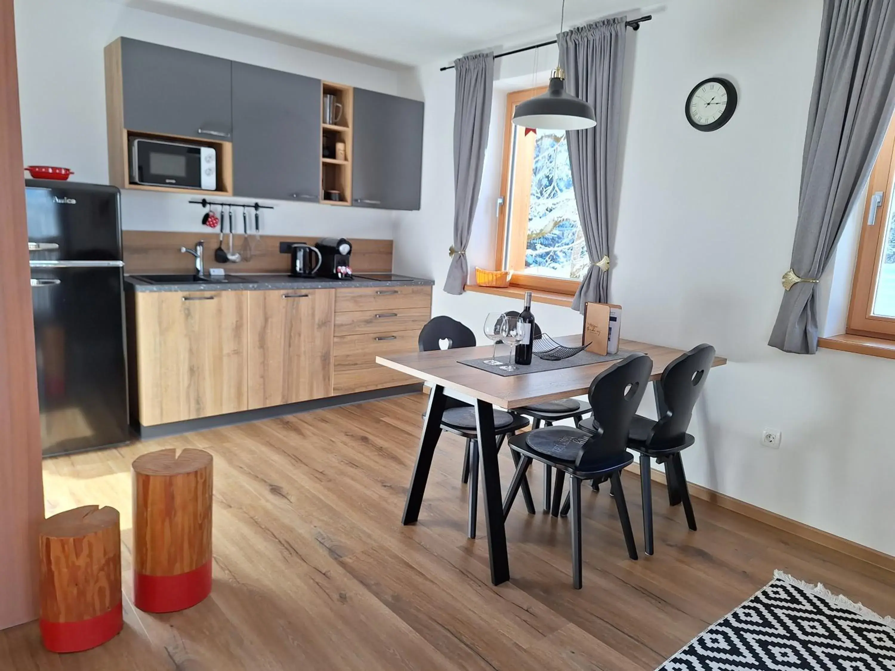 Two-Bedroom Apartment with Balcony and Mountain View in Apartments Gorski raj Two-Bedroom Apartment with Balcony and Mountain View in Apartments Gorski raj