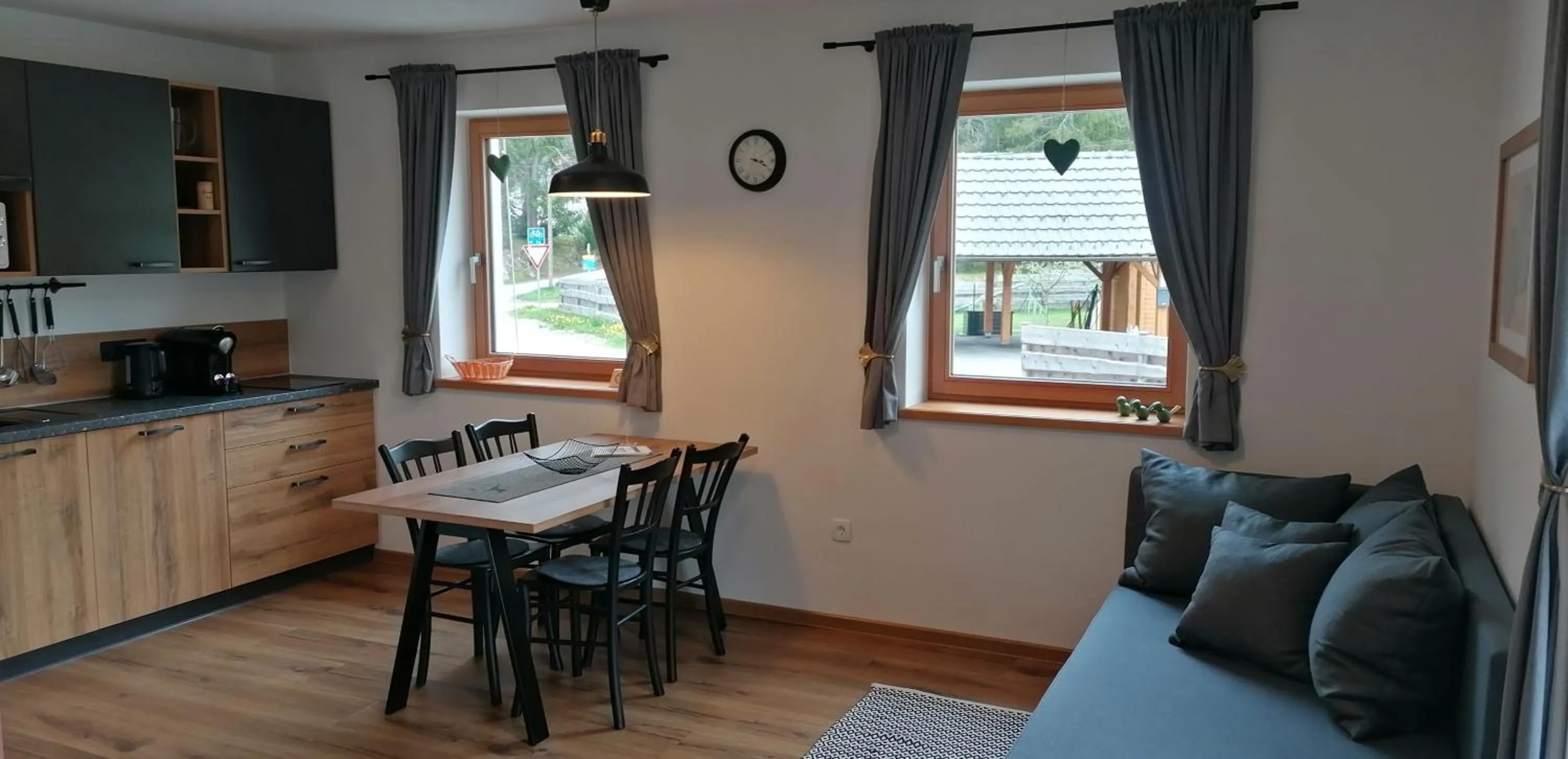 Two-Bedroom Apartment with Balcony and Mountain View in Apartments Gorski raj