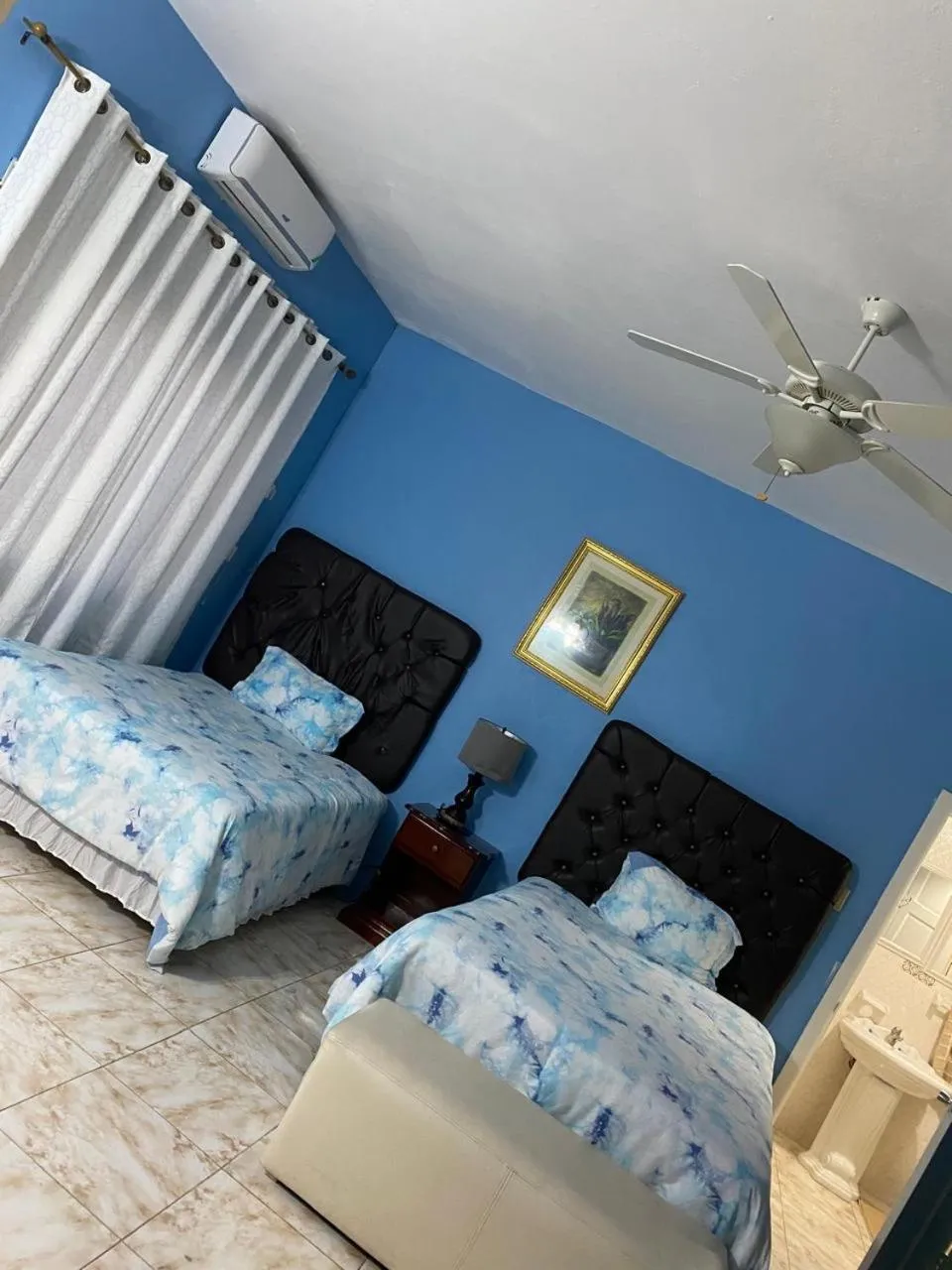 Bed in Dela de-Rose Guest House Negril Jamaica