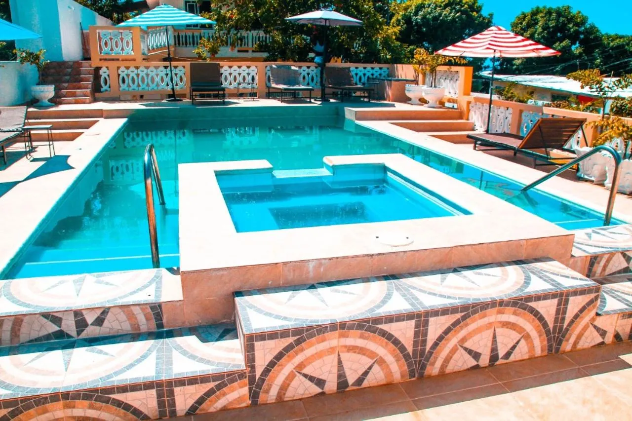 Swimming pool in Dela de-Rose Guest House Negril Jamaica