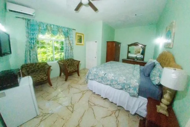 Bed in Dela de-Rose Guest House Negril Jamaica