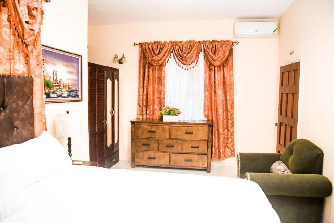 Bed in Dela de-Rose Guest House Negril Jamaica