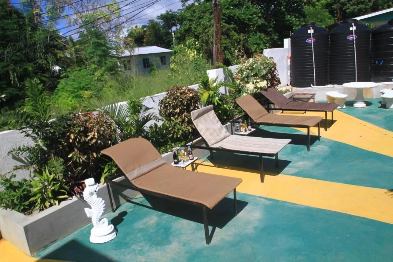 Communal lounge/ TV room in Dela de-Rose Guest House Negril Jamaica