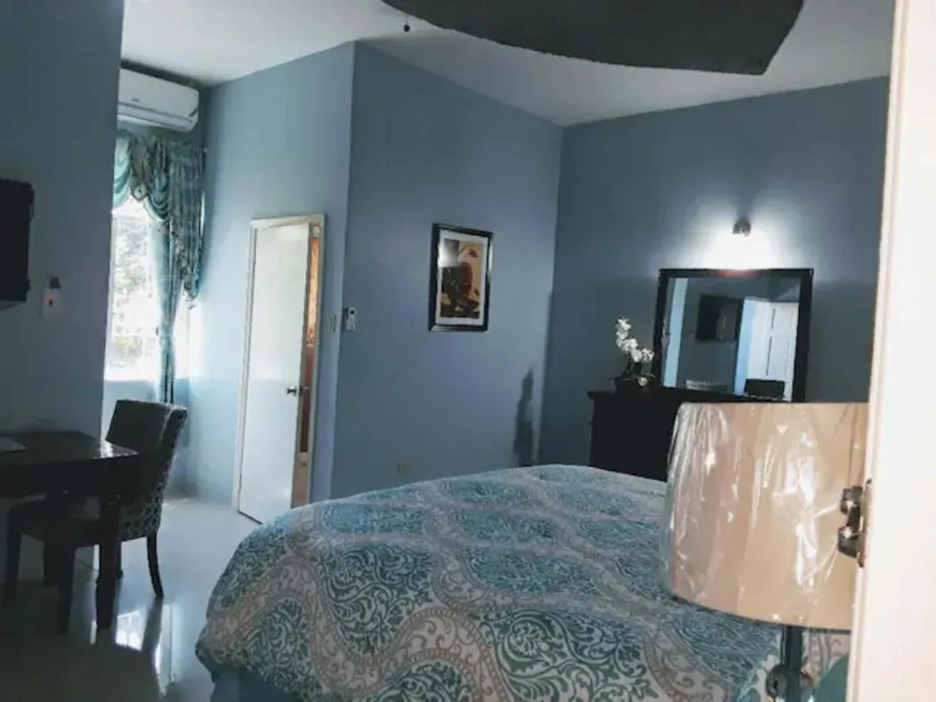 Bed in Dela de-Rose Guest House Negril Jamaica