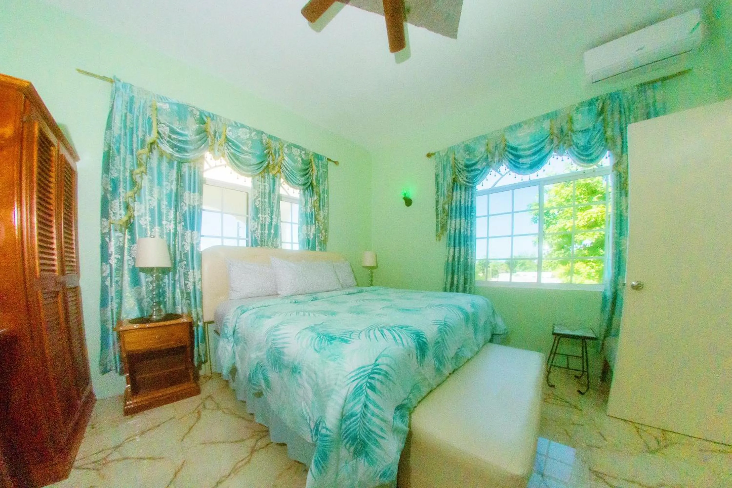 Bed in Dela de-Rose Guest House Negril Jamaica