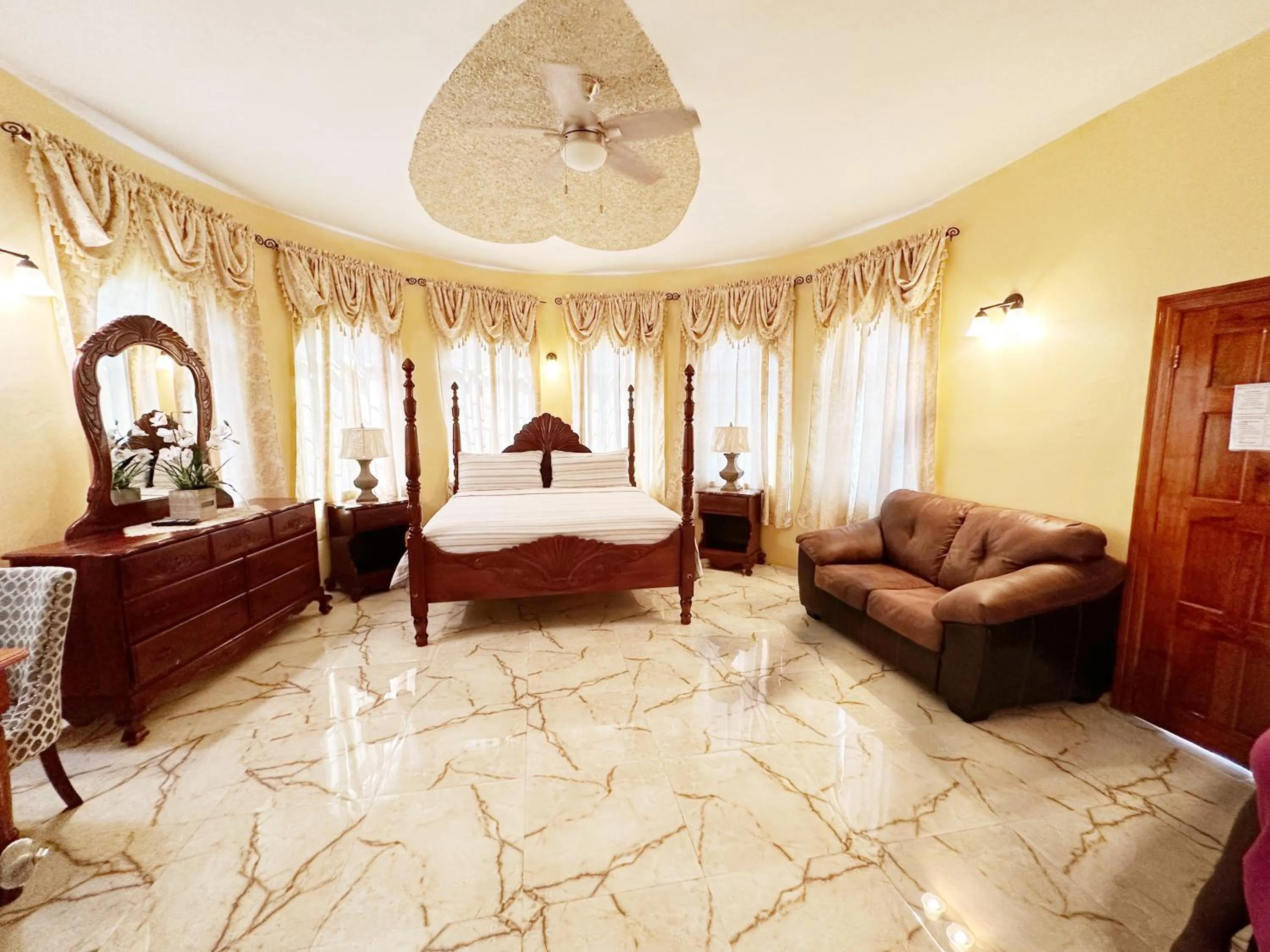 Bed in Dela de-Rose Guest House Negril Jamaica