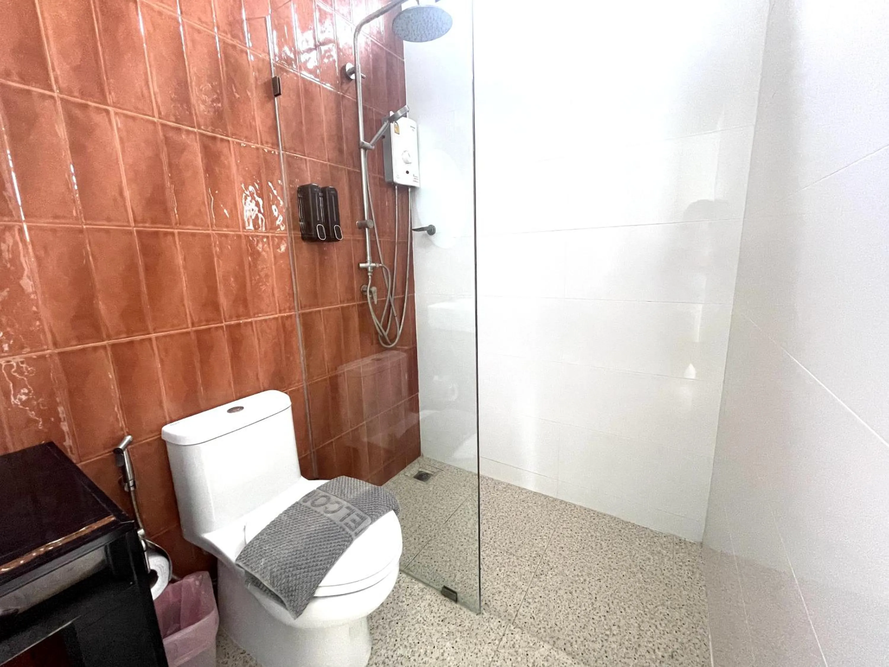 Bathroom in Pailin Place