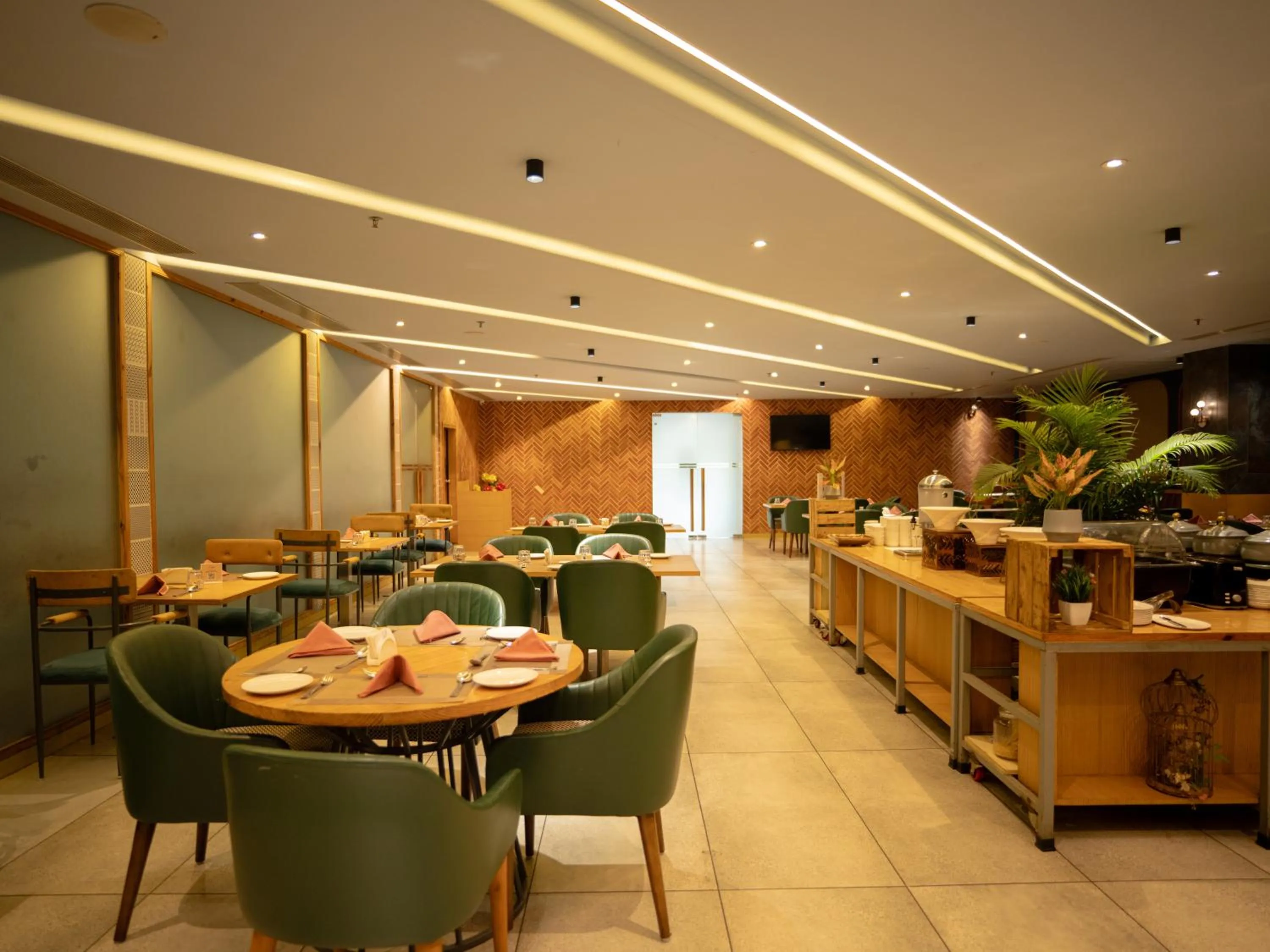 Pinnacle Grand Hotel