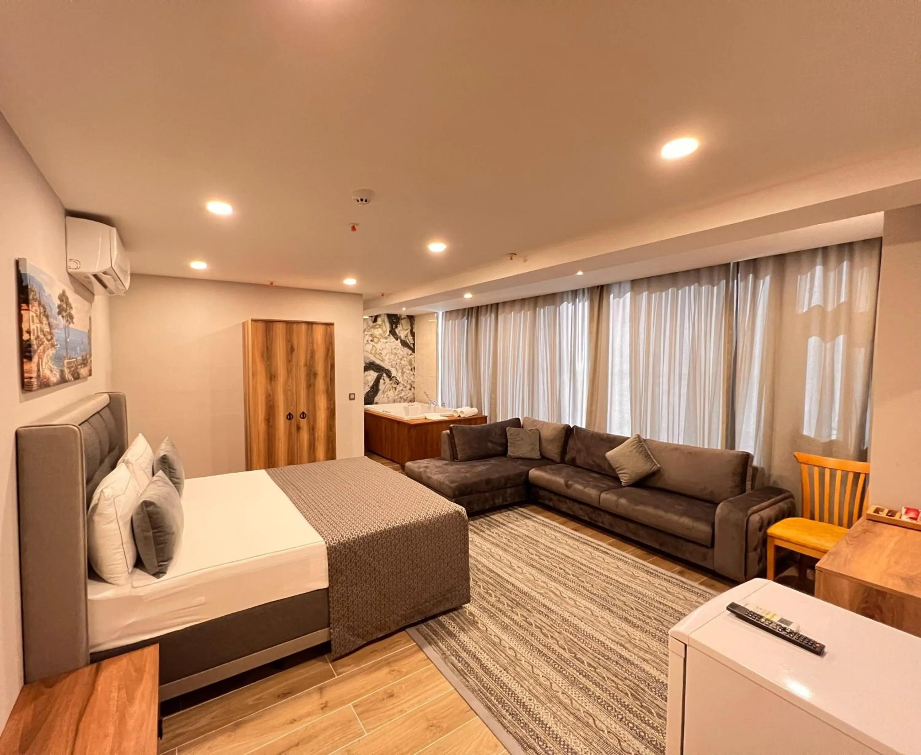 Photo of the whole room, Bed in Old Town Point Hotel & Spa Antalya