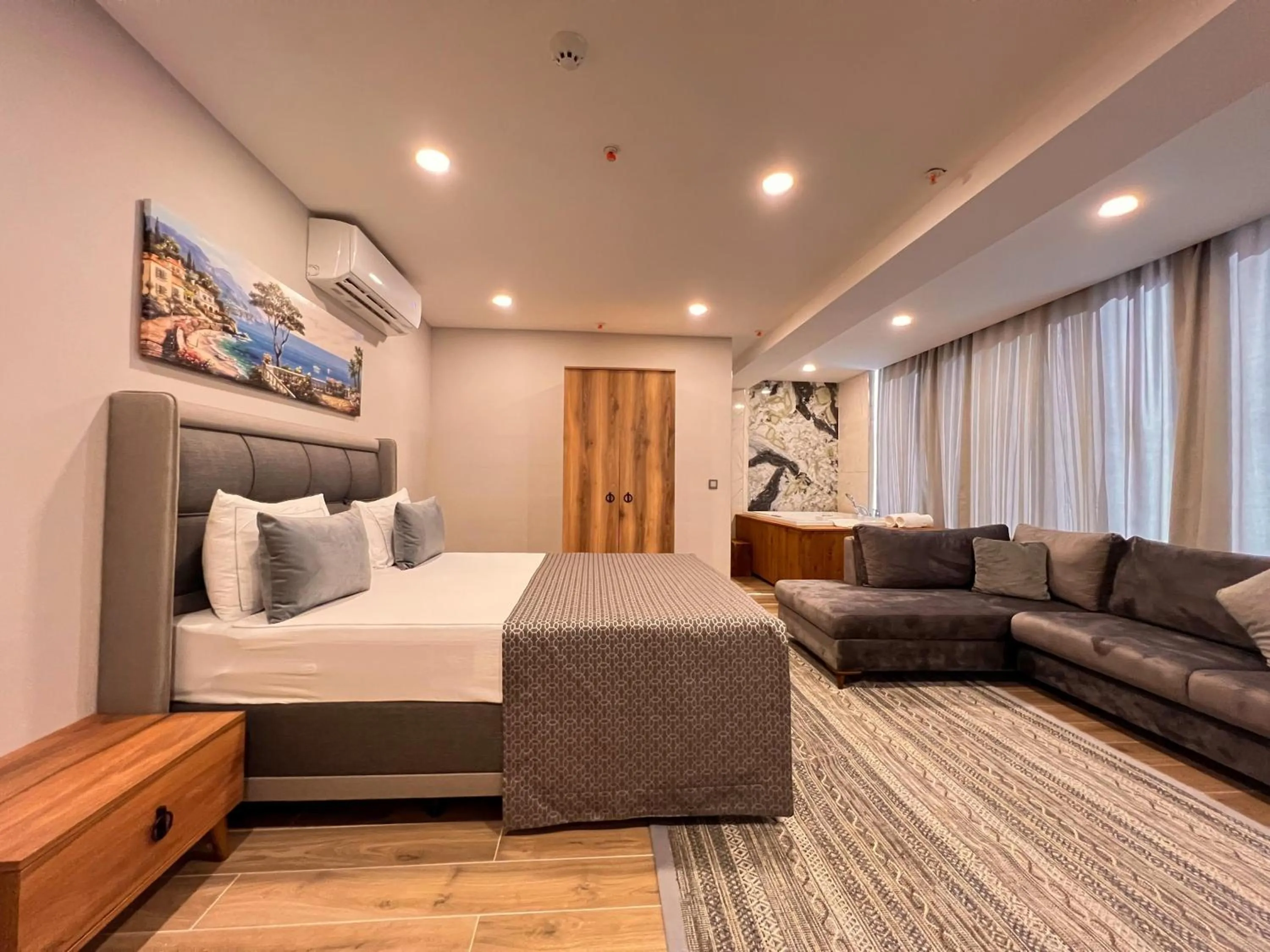 Photo of the whole room, Bed in Old Town Point Hotel & Spa Antalya