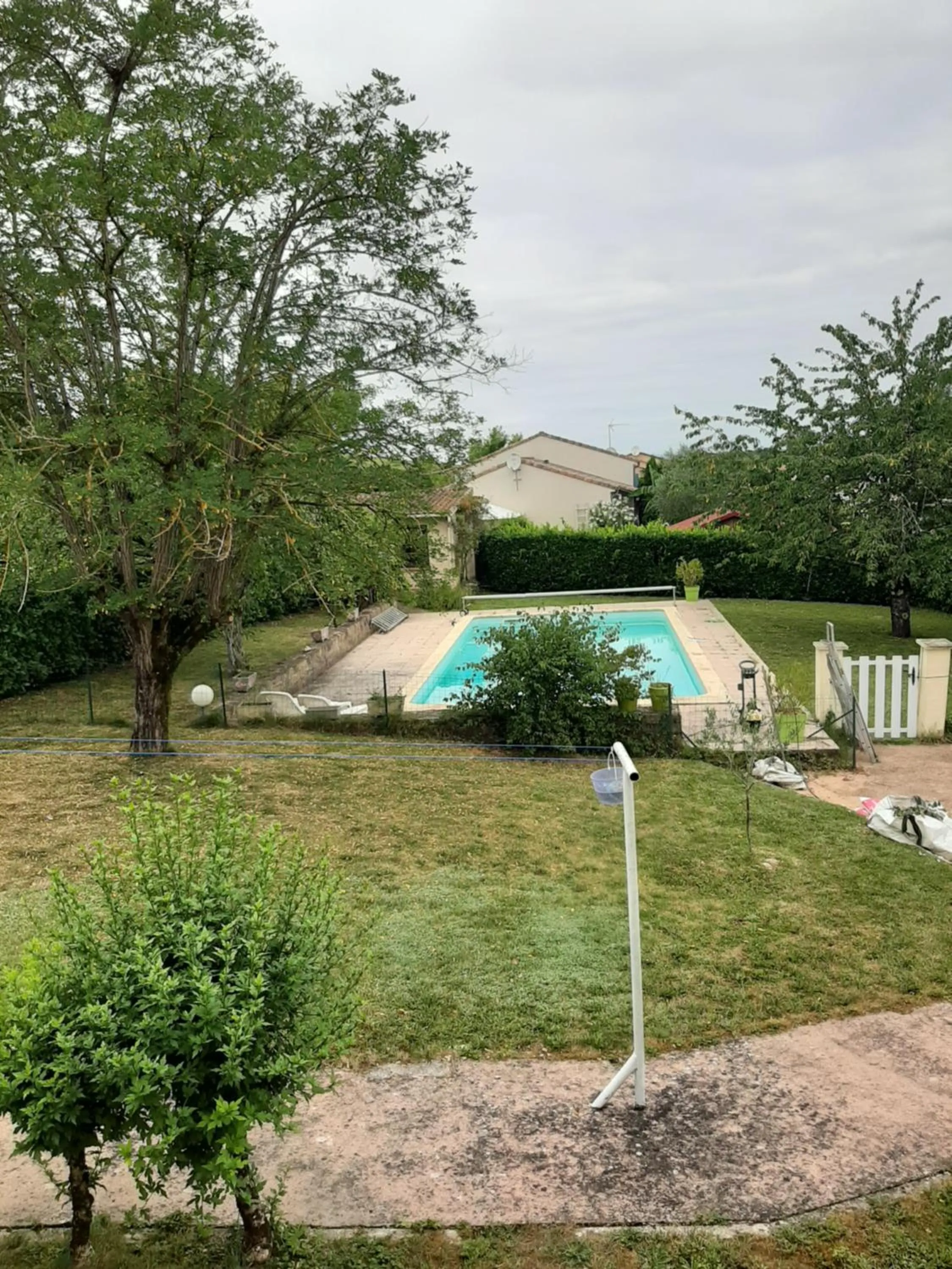 Garden view in Chambre maison piscine