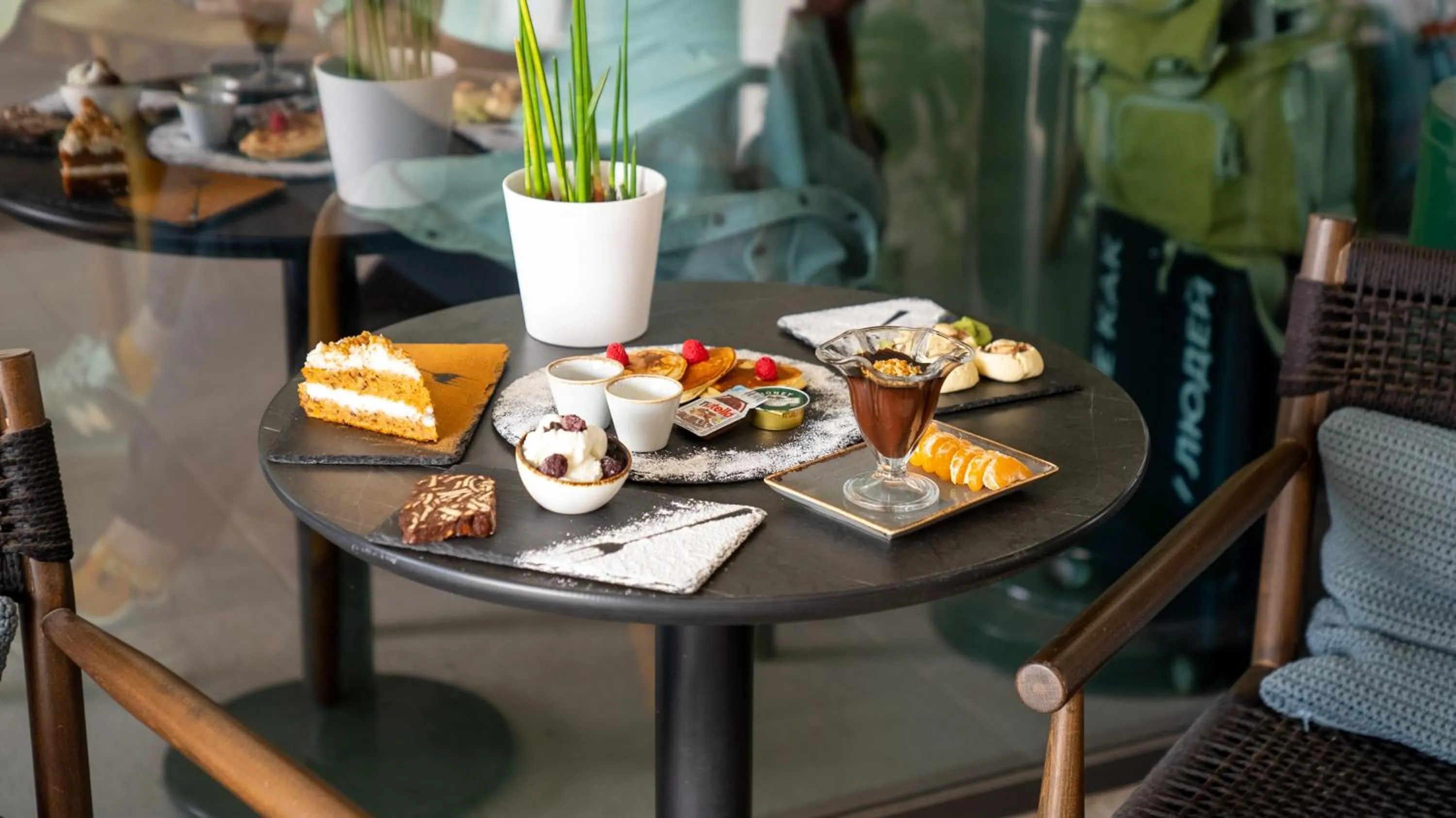 Restaurant/places to eat in Payava Hotel by True Blue