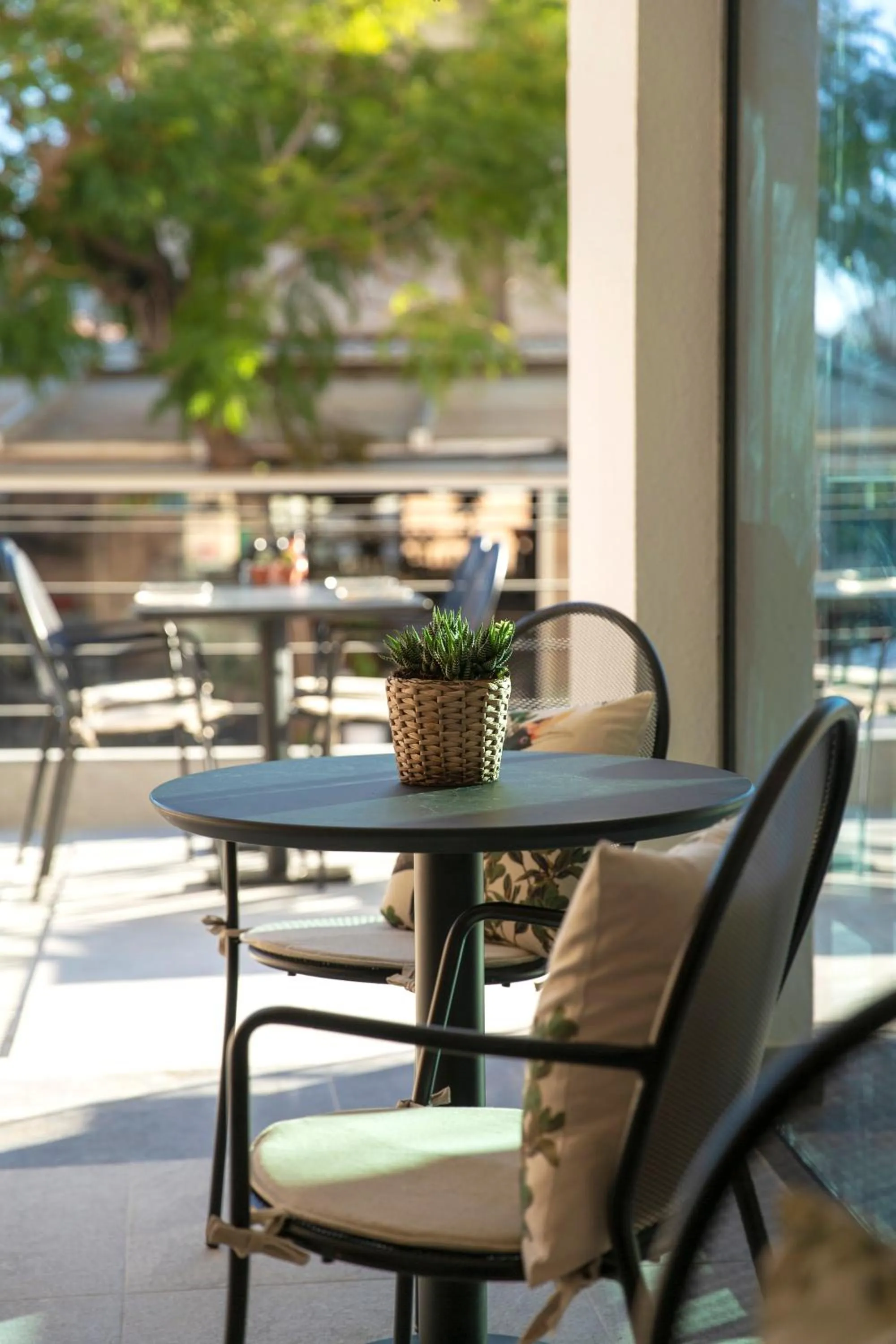 Restaurant/places to eat in Payava Hotel by True Blue