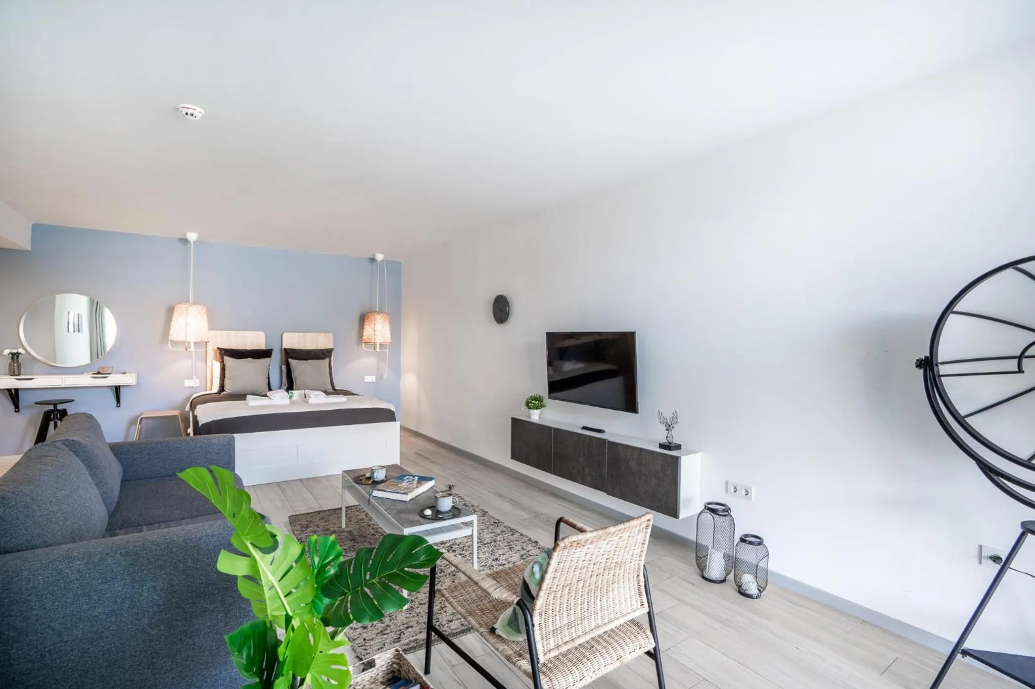 TV and multimedia in Payava Hotel by True Blue