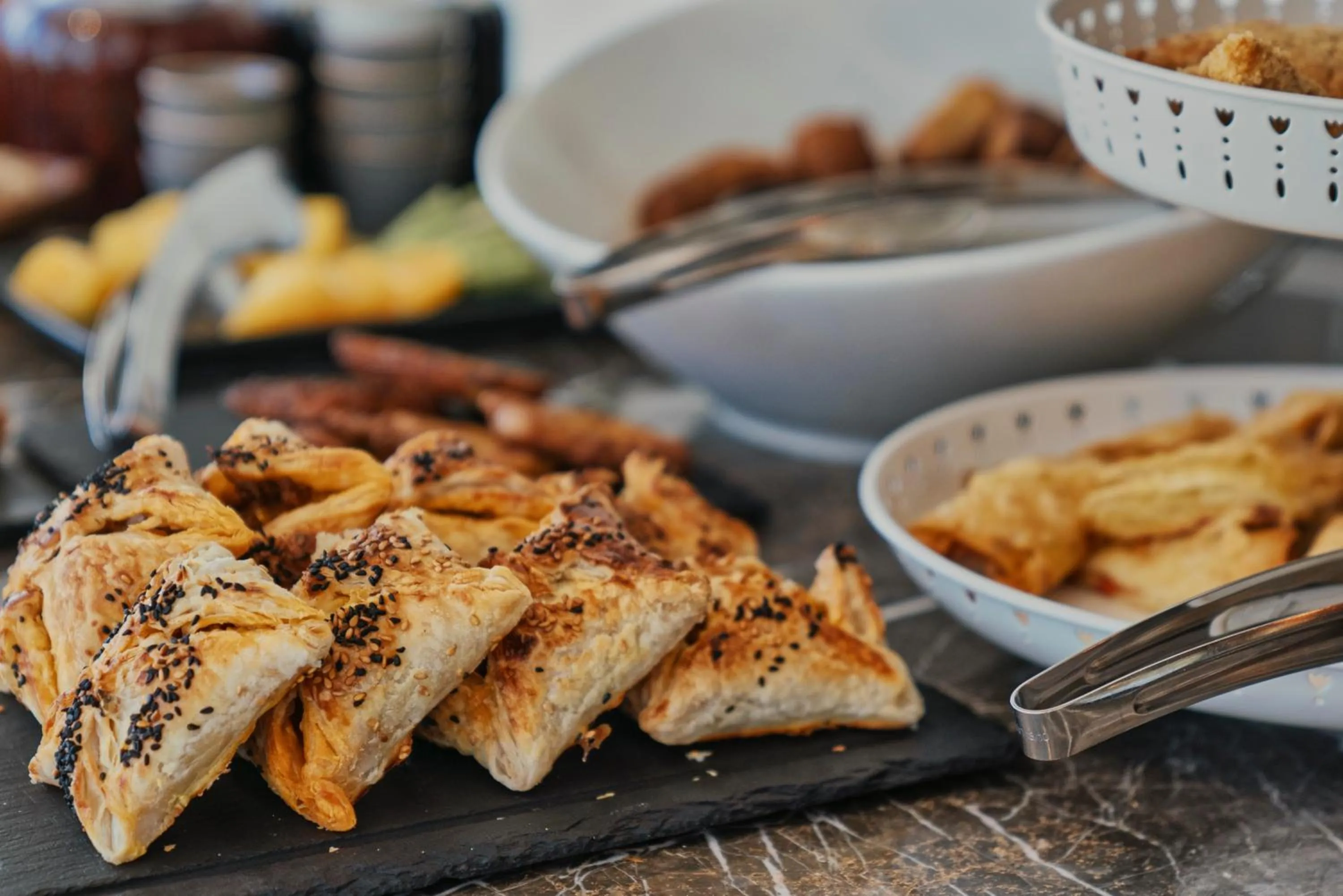 Restaurant/places to eat in Payava Hotel by True Blue