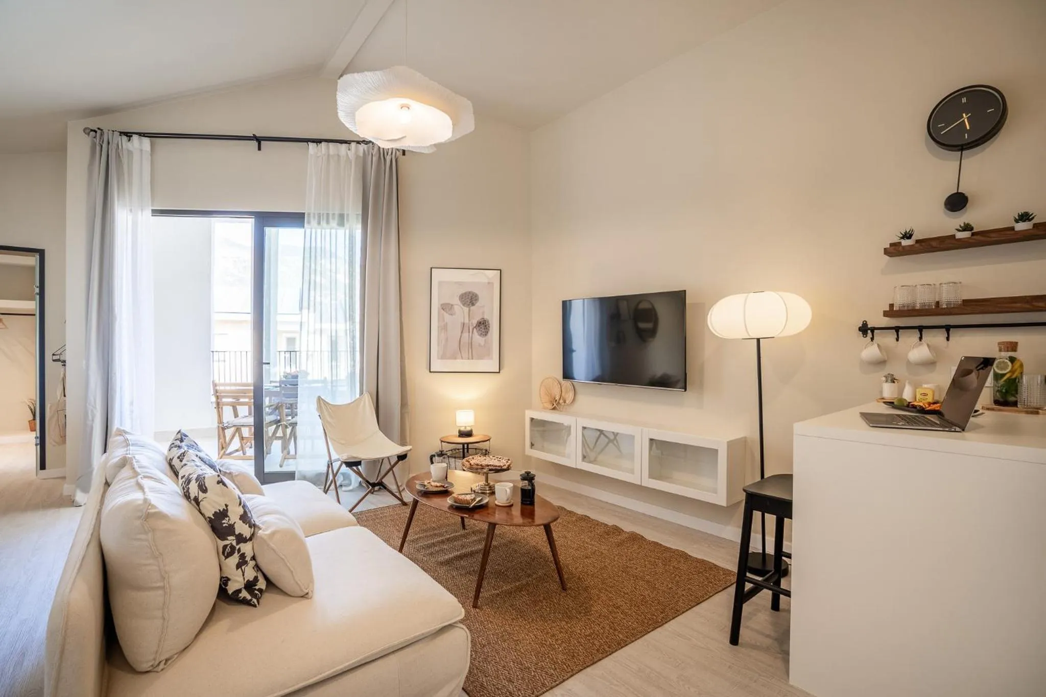 TV and multimedia in Payava Hotel by True Blue