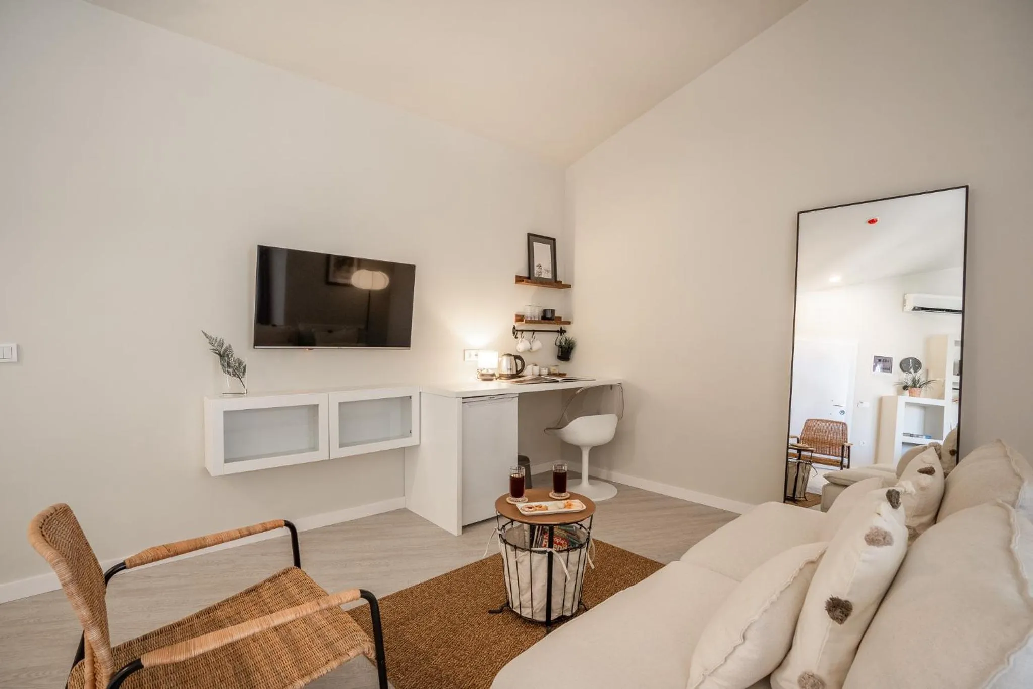 TV and multimedia in Payava Hotel by True Blue