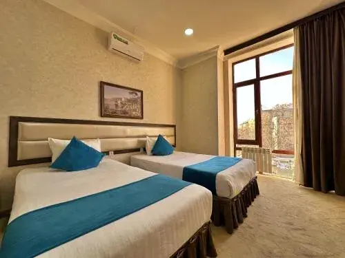 Large Double or Twin Room - single occupancy in HOTEL GLOBUS Large Double or Twin Room - single occupancy in HOTEL GLOBUS