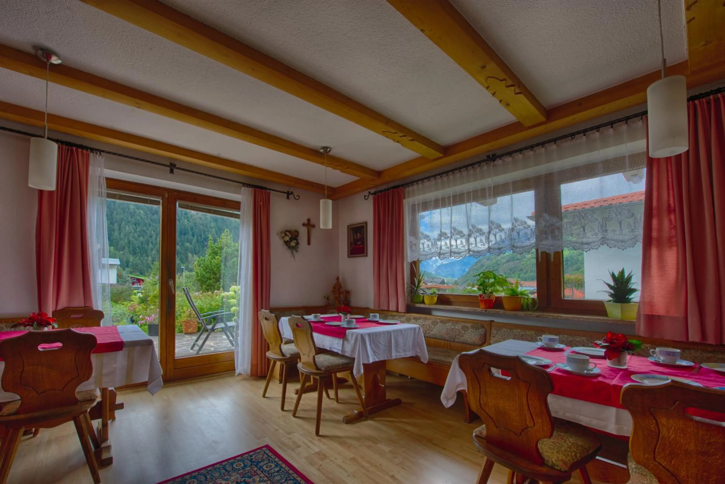 Restaurant/places to eat in Garni Fischer