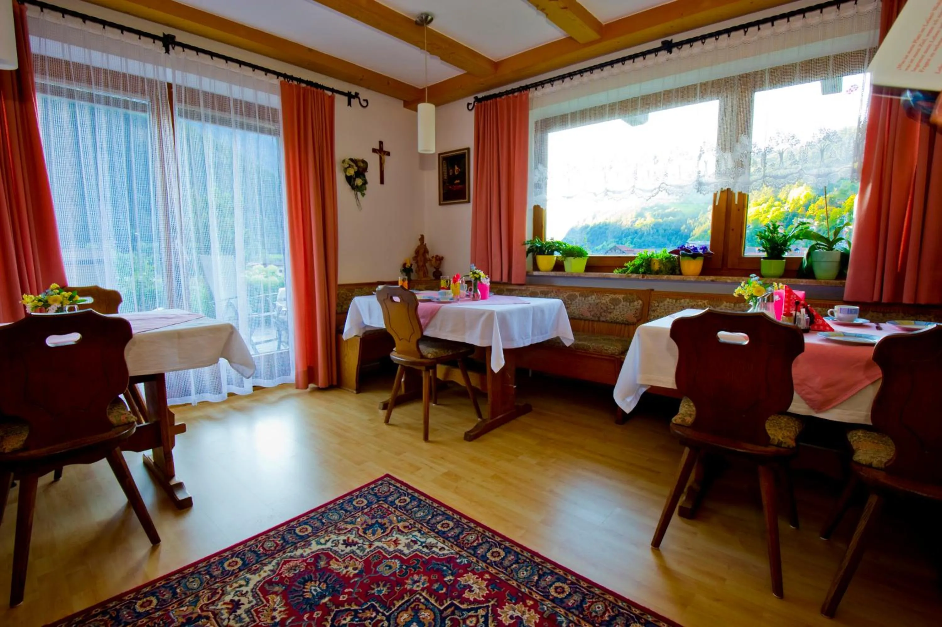 Restaurant/places to eat in Garni Fischer