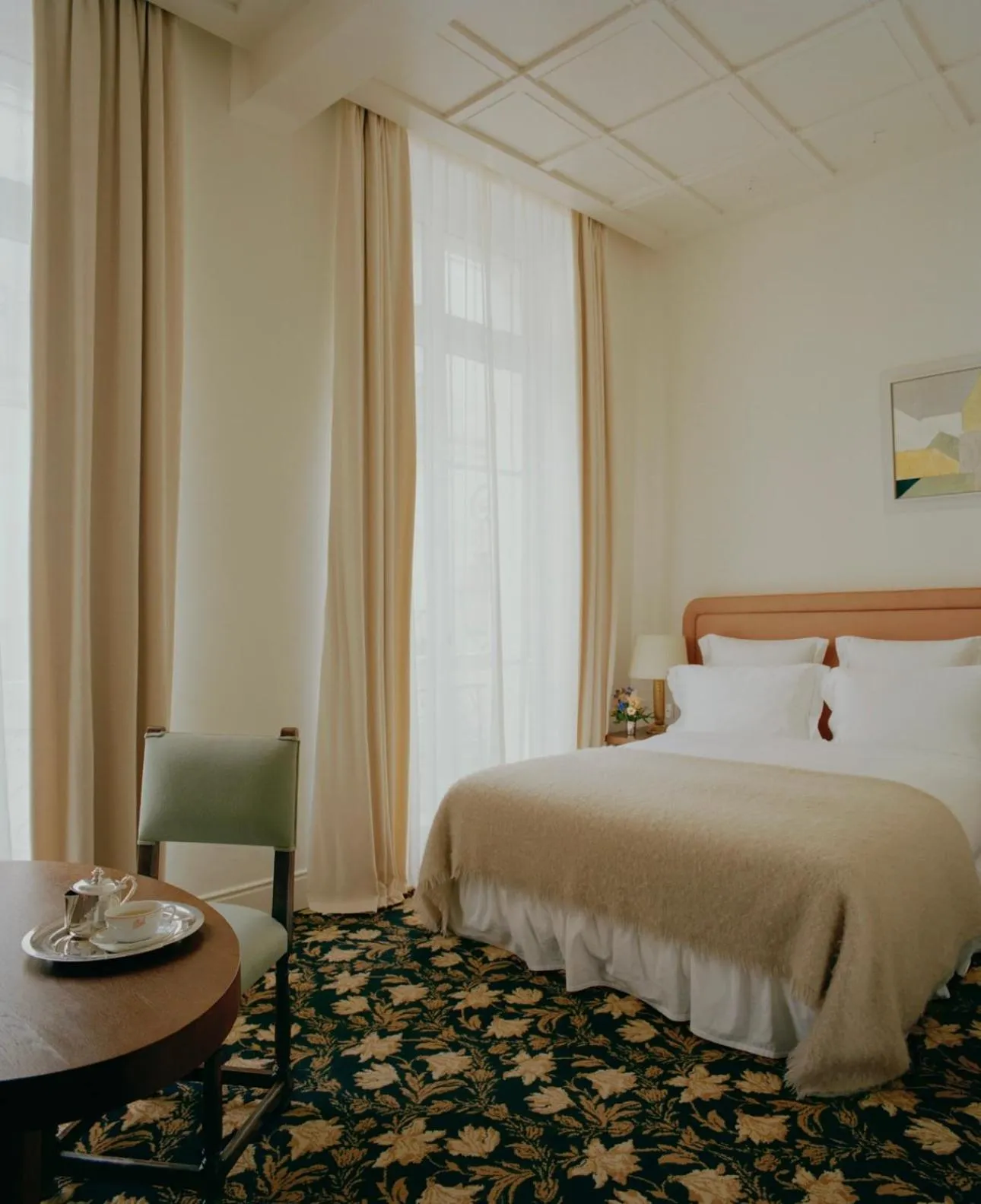 Photo of the whole room, Bed in Château Voltaire