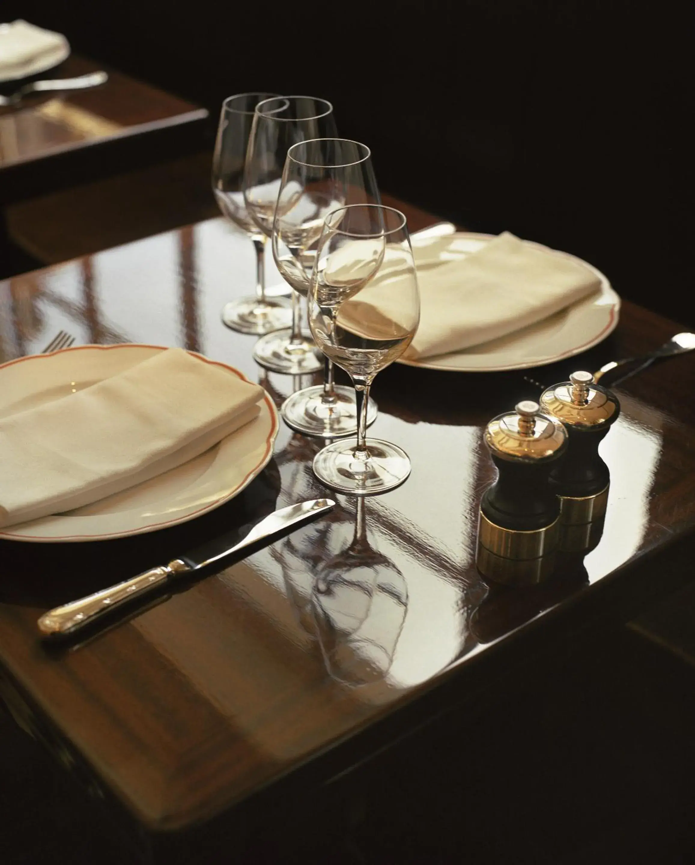 Restaurant/places to eat in Château Voltaire Restaurant/places to eat in Château Voltaire