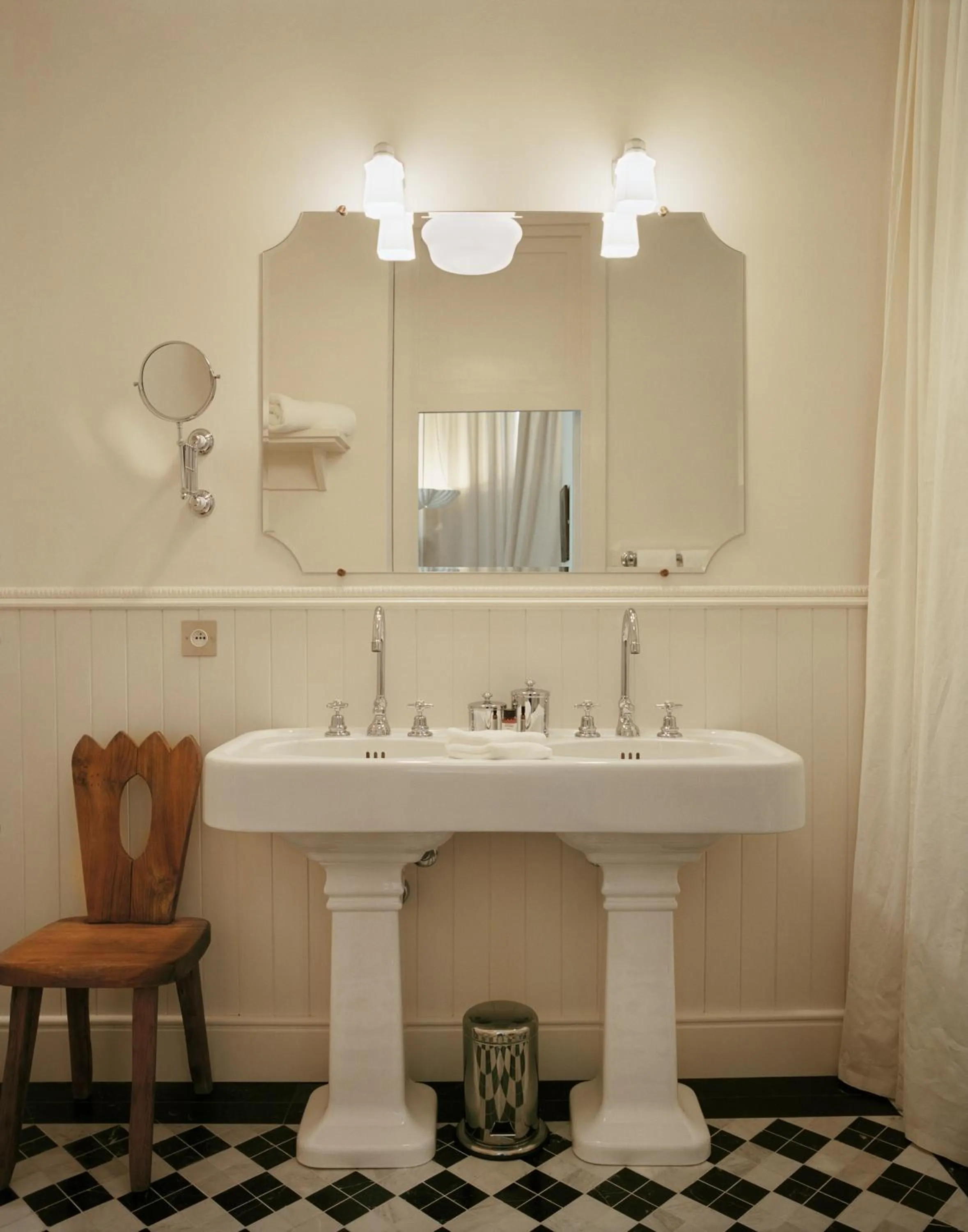 Bathroom in Château Voltaire
