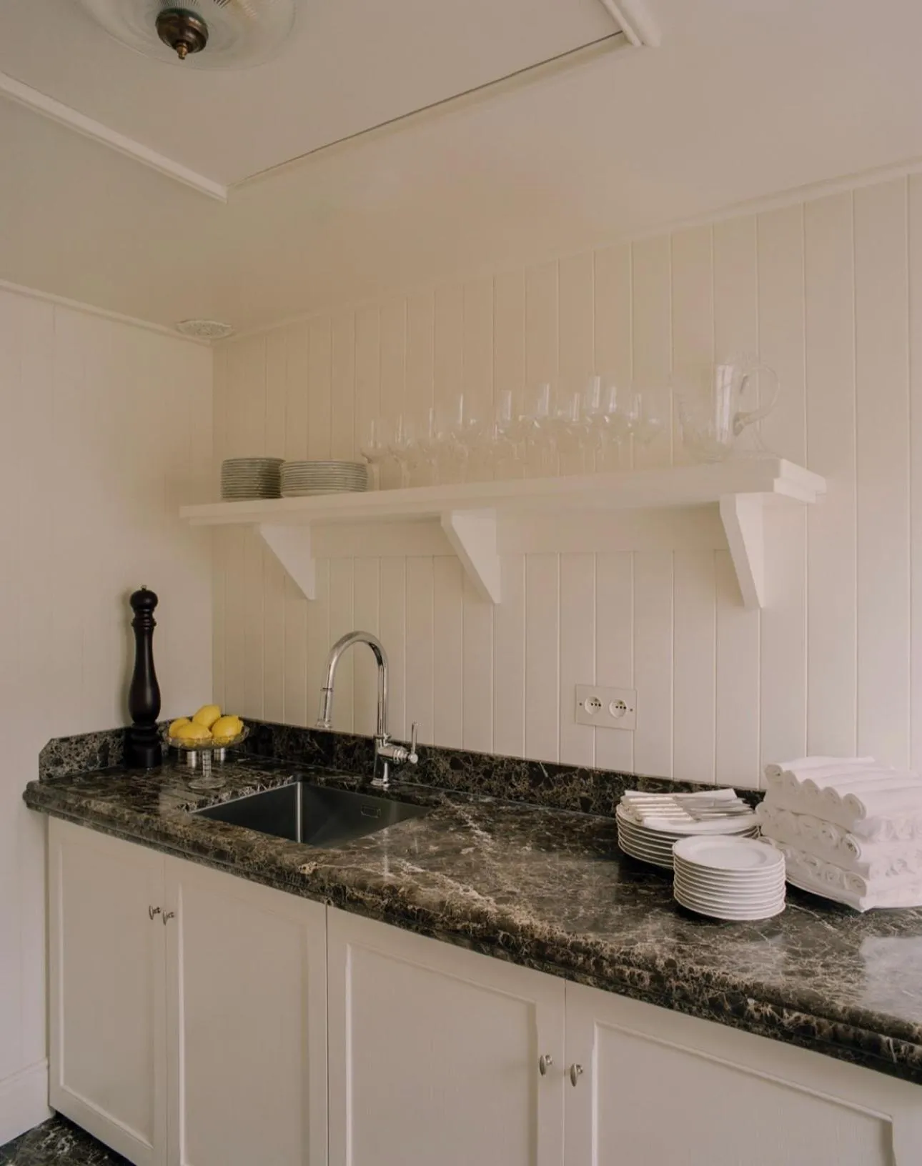 kitchen in Château Voltaire