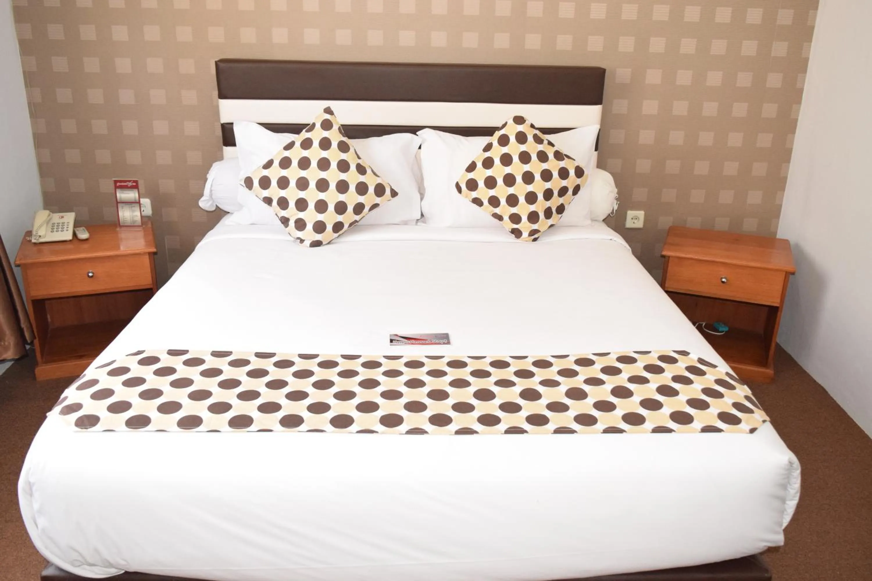Coffee/tea facilities, Bed in Jambura Inn