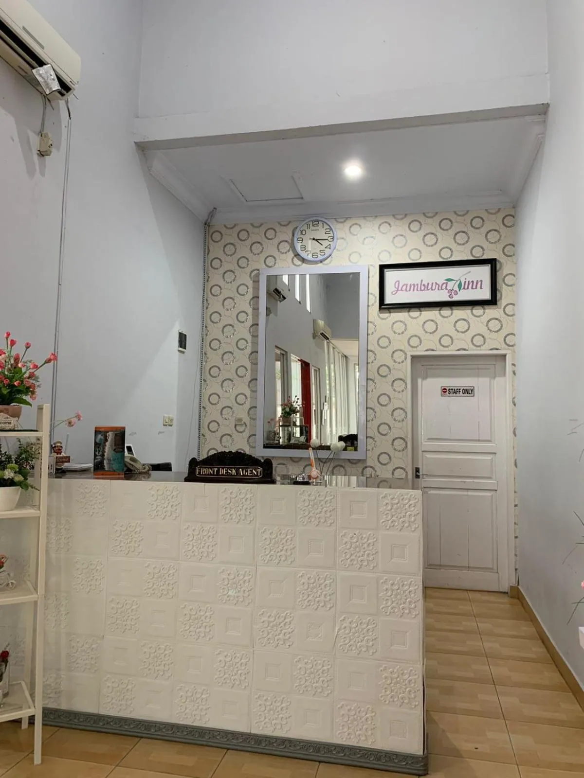 Lobby or reception in Jambura Inn