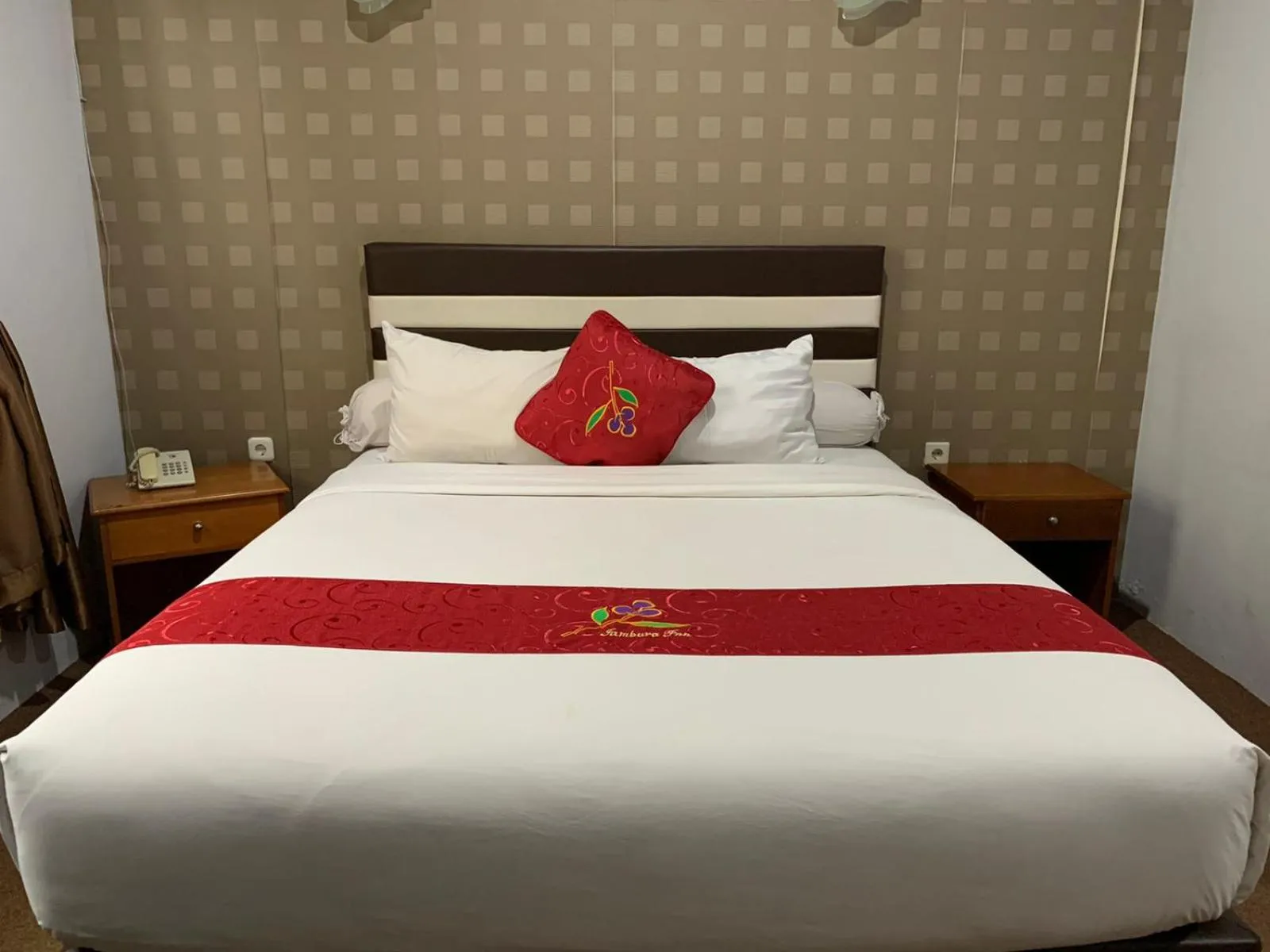 Bed in Jambura Inn