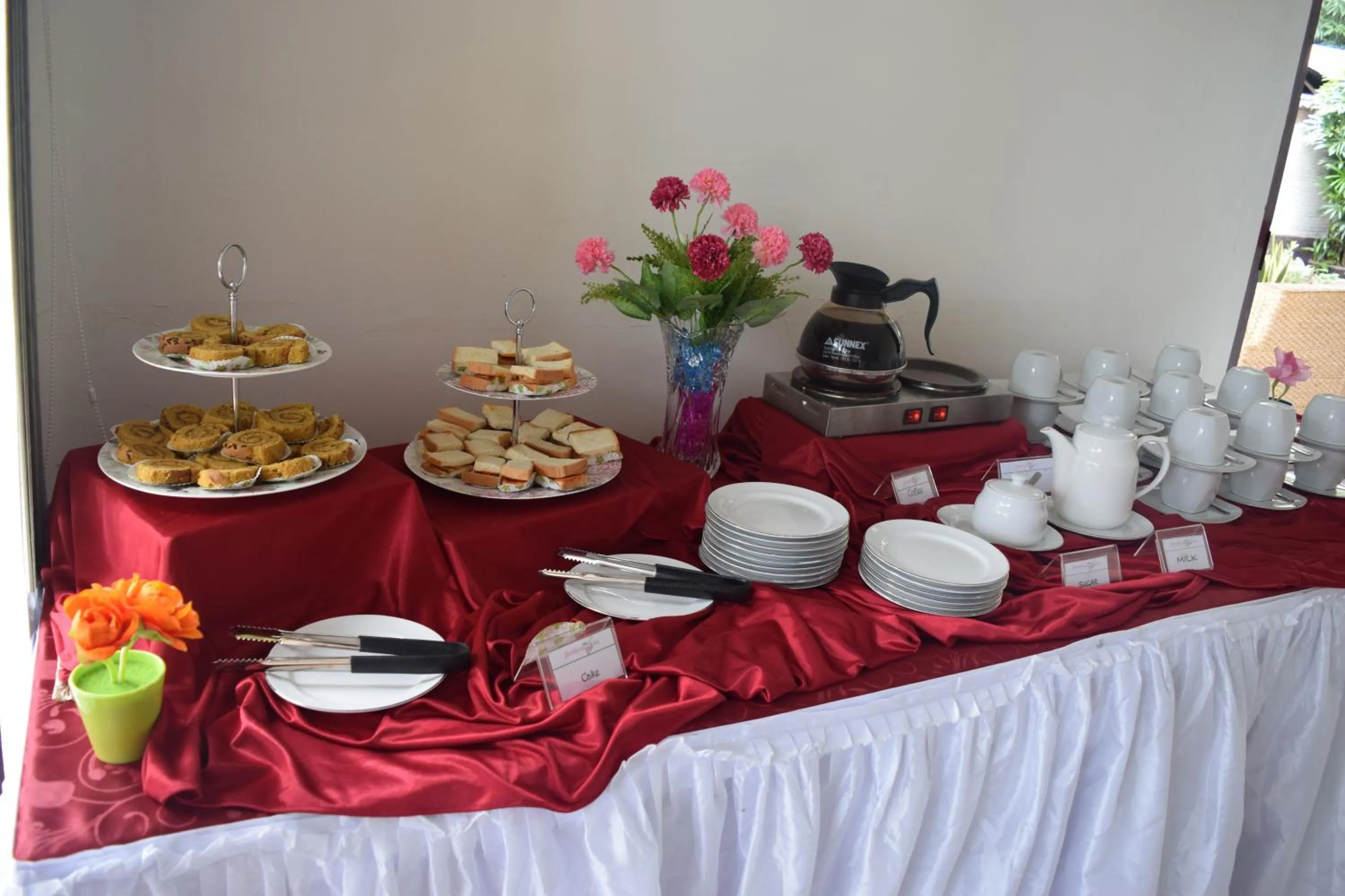 Coffee/tea facilities in Jambura Inn