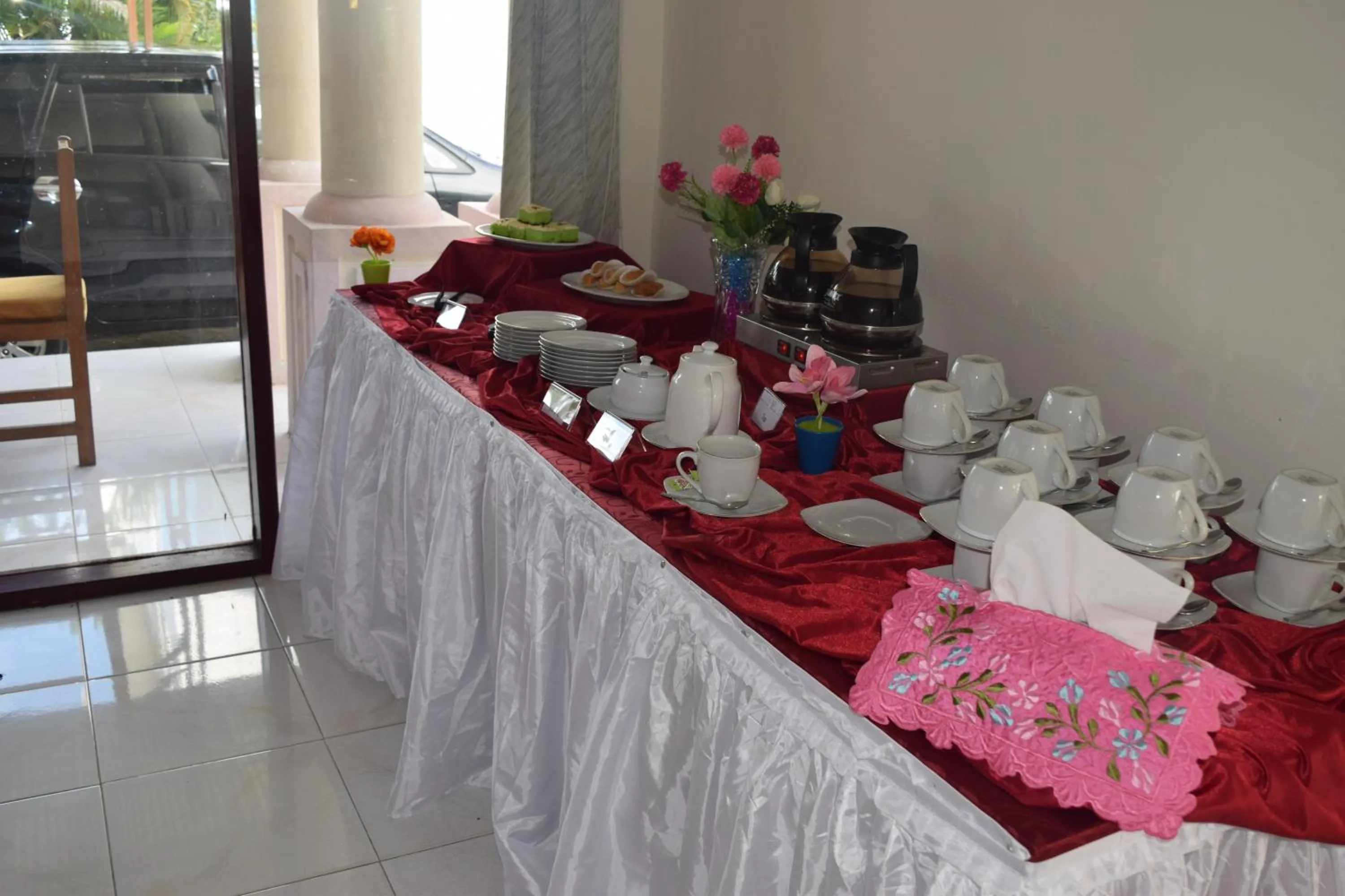 Coffee/tea facilities in Jambura Inn